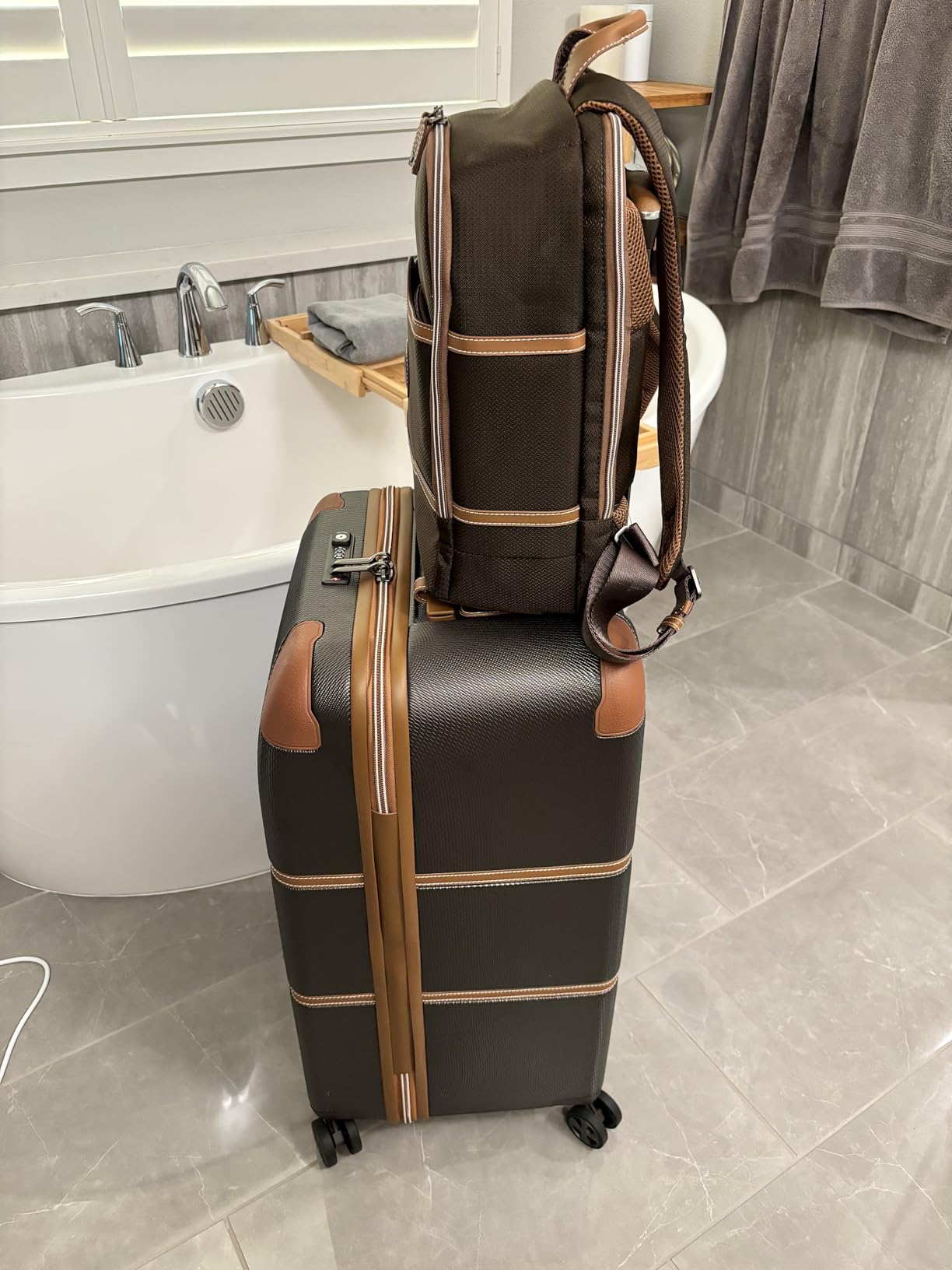 Delsey Chatelet Air 2.0 Checked Suitcase 28 Inch Large, Hardside Polycarbonate Luggage, Dual-Density Spinner Wheels, TSA Lock, Chocolate Brown customer photo 2