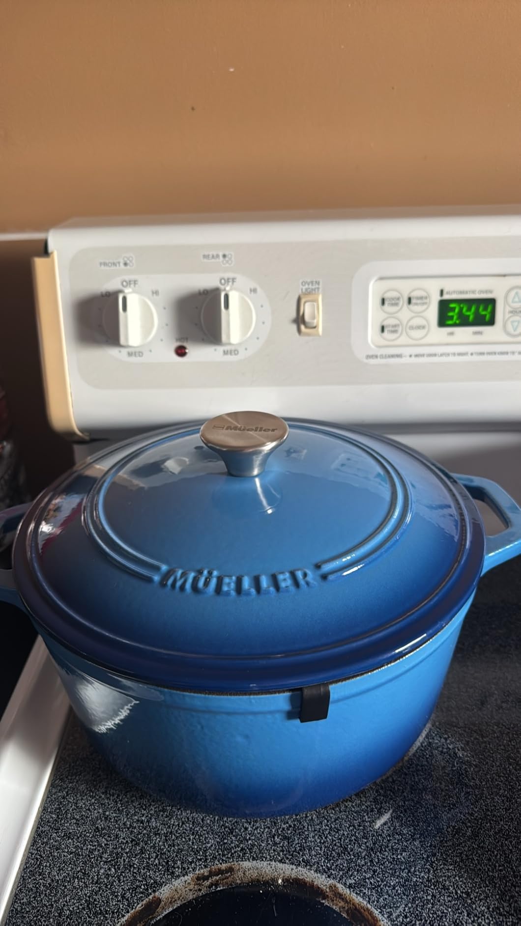 Mueller DuraCast 6 Quart Enameled Cast Iron Dutch Oven Pot with Lid, Sourdough Bread Baking, PFOA-Free, 500F Oven Safe - All Cooktops incl. Induction, Braising & Slow Cooking, Emerald customer photo 2