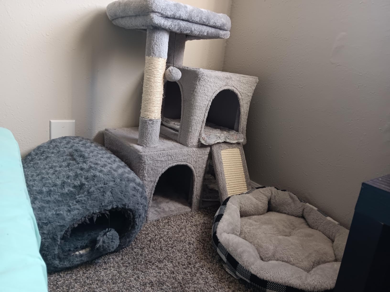 PAWZ Road Cat Tree, 30 Inches Cat Tower with Dual Condos for Indoor Cats, Plush Cat House with Padded Perch, Scratching Ramp and Posts and Replaceable Balls-Beige customer photo 1