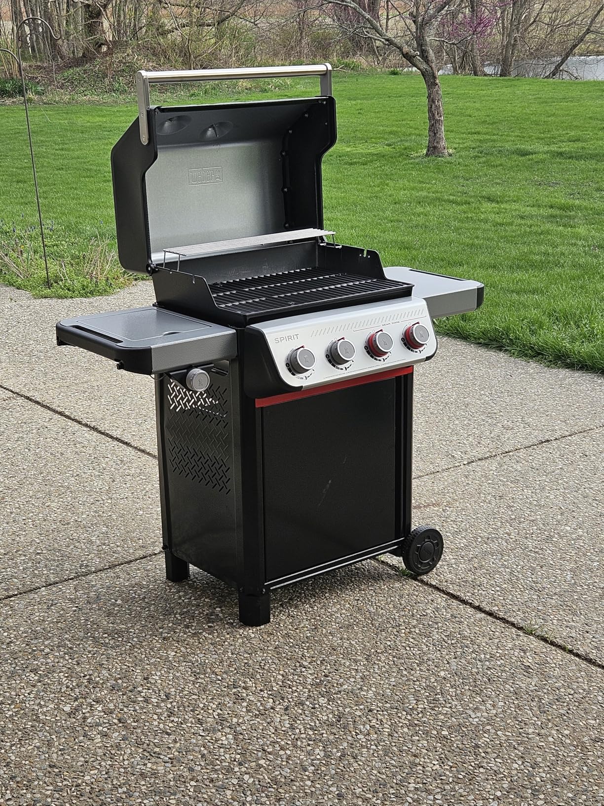 Weber Spirit E-435 Liquid Propane Gas Grill for Outdoor Cooking, 4 Burners and 1 Side Burner, Black customer photo 1