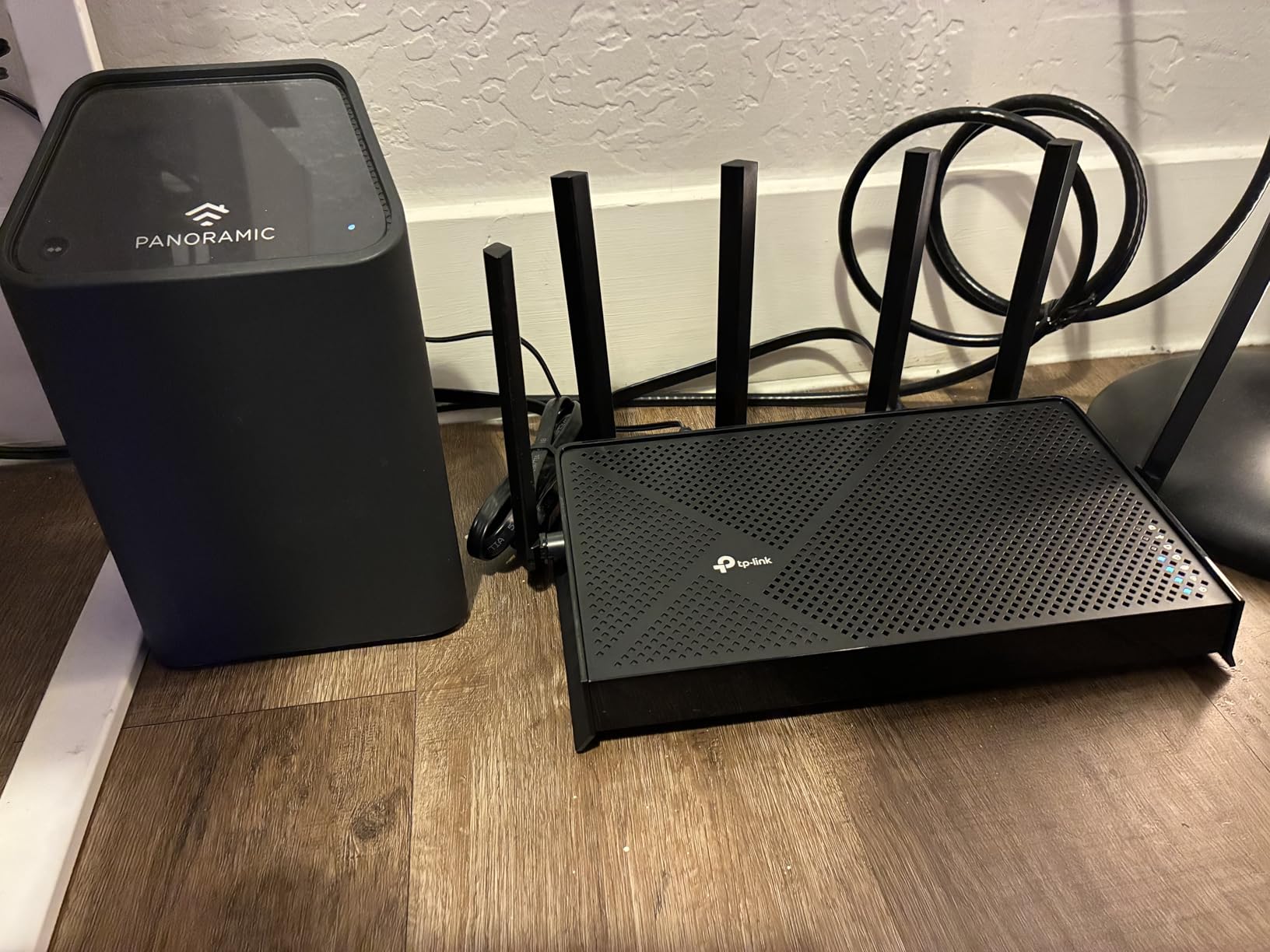 TP-Link BE6500 Dual-Band WiFi 7 Router (BE400) - Dual 2.5Gbps Ports, USB 3.0, Covers up to 2,400 sq. ft., 90 Devices, Quad-Core CPU customer photo 1