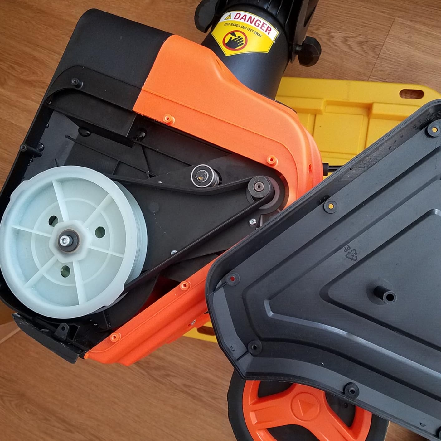 VEVOR Corded Electric Snow Blower, 23-inch 15A Snow Thrower with Dual LED Headlights & 180° Rotating Chute, 25FT Throwing Distance customer photo 1