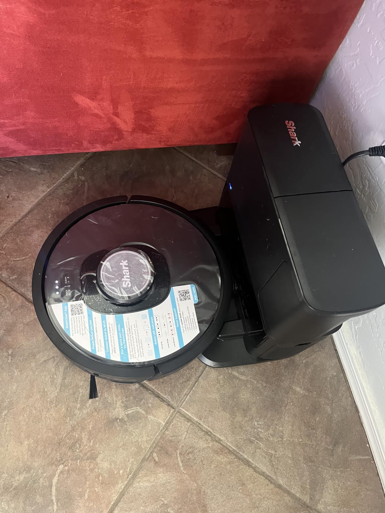 Shark Matrix Plus 2in1 Robot Vacuum & Mop with Sonic Mopping, Matrix Clean, Home Mapping, HEPA Bagless Self Empty Base, CleanEdge, for Pet Hair, WiFi, Compatible with Alexa, Black/Gold (AV2613WA) customer photo 1