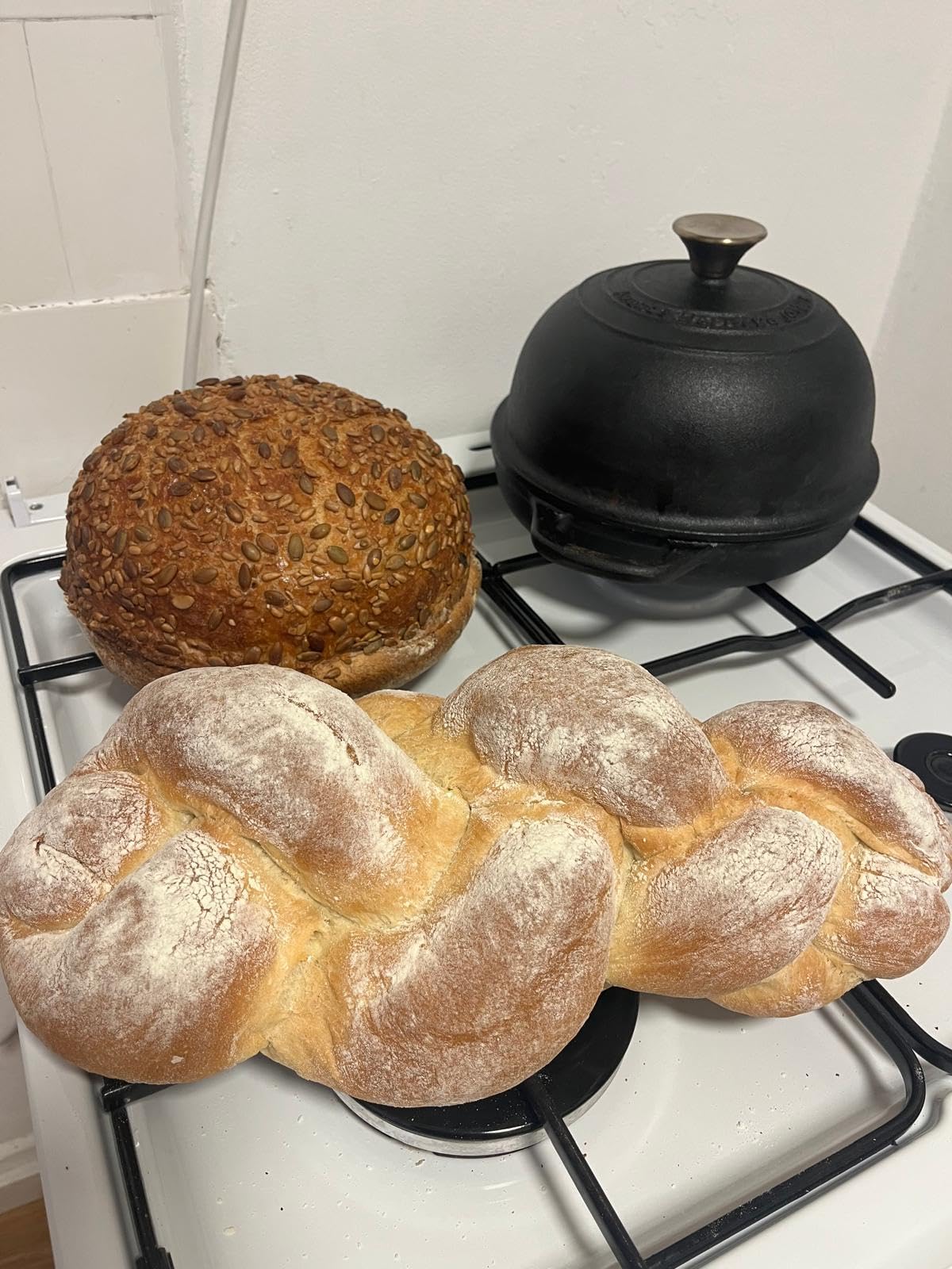 5QT Pre-Seasoned Cast Iron Dutch Oven For Bread Baking, Dutch Oven with Domed Lid, Sourdough Bread Baking Supplies, Multi-Functional Bread Pan For Baking, Frying, Roasting customer photo 2