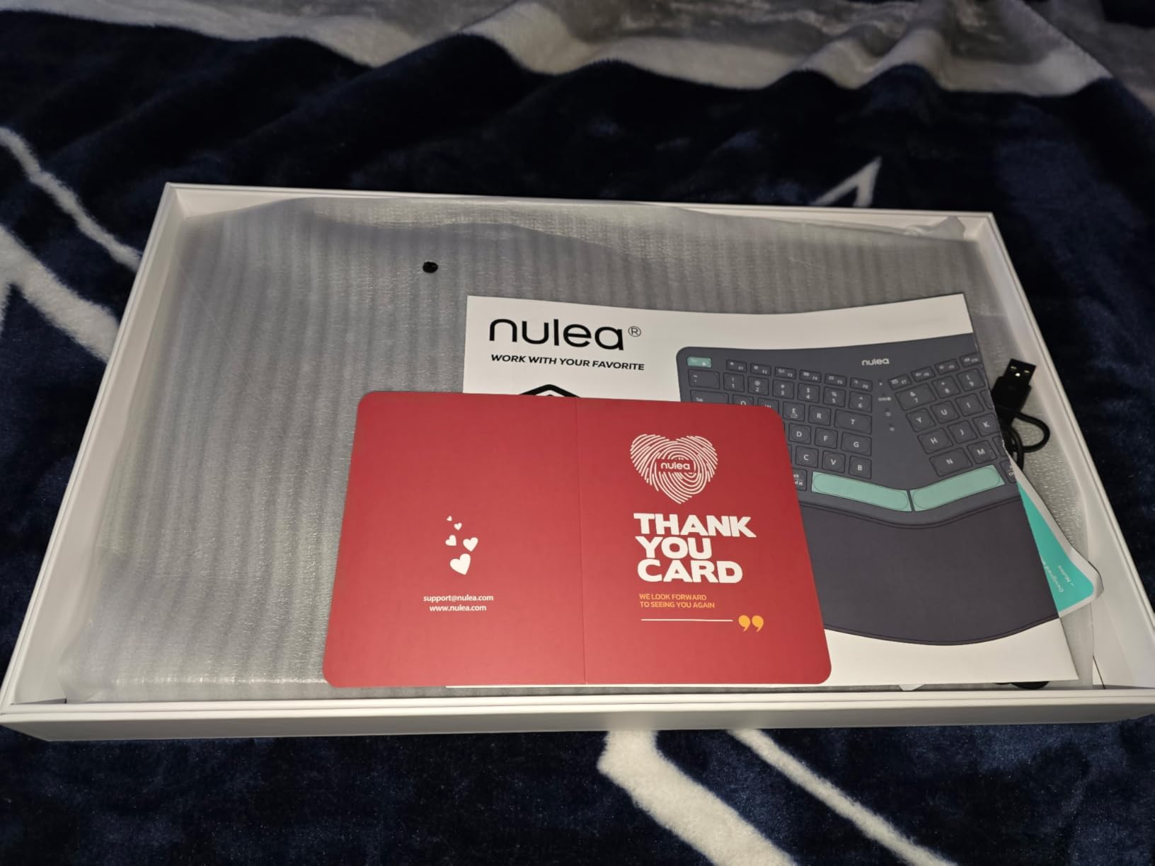 Nulea Wireless Ergonomic Keyboard, Split Keyboard with Cushioned Wrist Rest, Bluetooth and USB Connectivity, USB-C Rechargeable, Compatible with Windows Mac, Green Gray customer photo 2