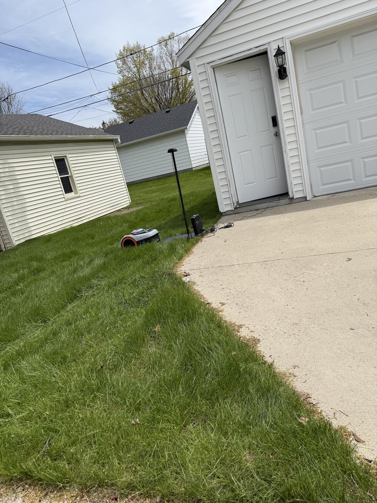 Segway Navimow i206 AWD Robot Lawn Mower, Wire-Free Robotic Mower, All-Wheel Drive for 45% Slopes, 2-3.6 in Adjustable Cutting Height, NRTK + Vision, Auto Mapping, Covers 0.15 Acre customer photo 1
