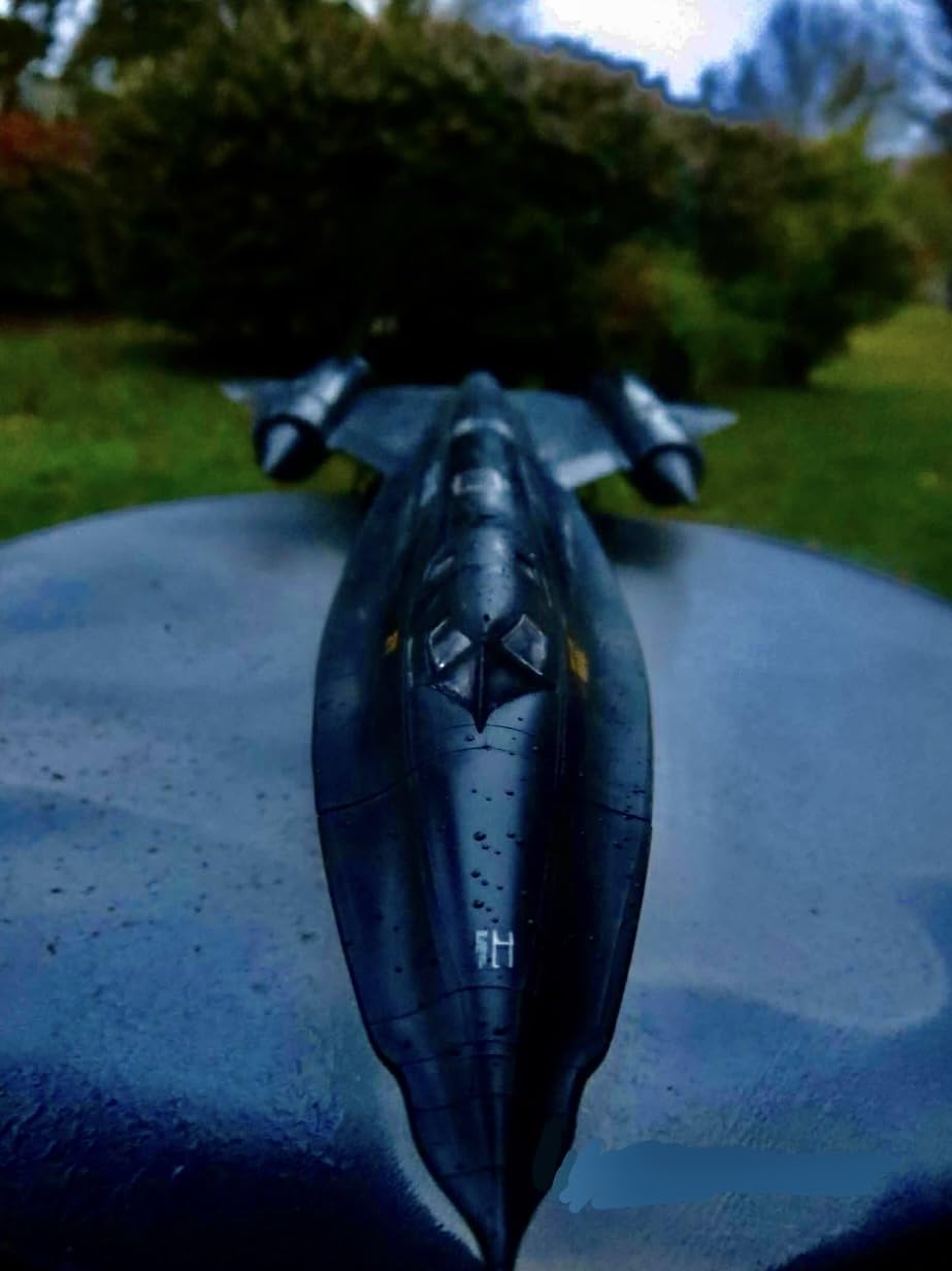 Revell 85-5810 SR-71 Blackbird 1:72 Scale 66-Piece Skill Level 4 Model Airplane Building Kit customer photo 2