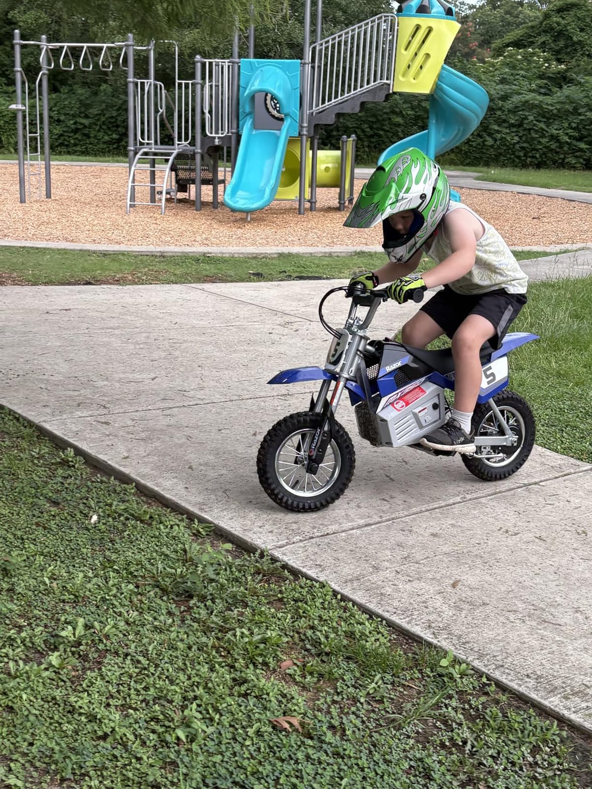 Dirt Rocket MX350 eBike | Electric Motorcycle | Iconic Wheeled Ride-On For Kids Age 8+ | High Torque, Rear Chain Drive | 350W/24V Motor | Up To 14 MPH, 30 Mins; 140 Lbs customer photo 1