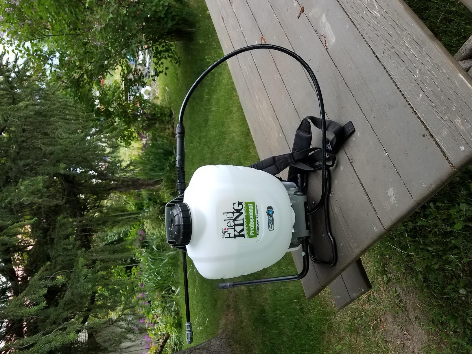 FIELD KING 190328 Backpack Sprayer, 4 Gallon, with Internal No Leak Pump Design Delivers 150 PSI customer photo 2
