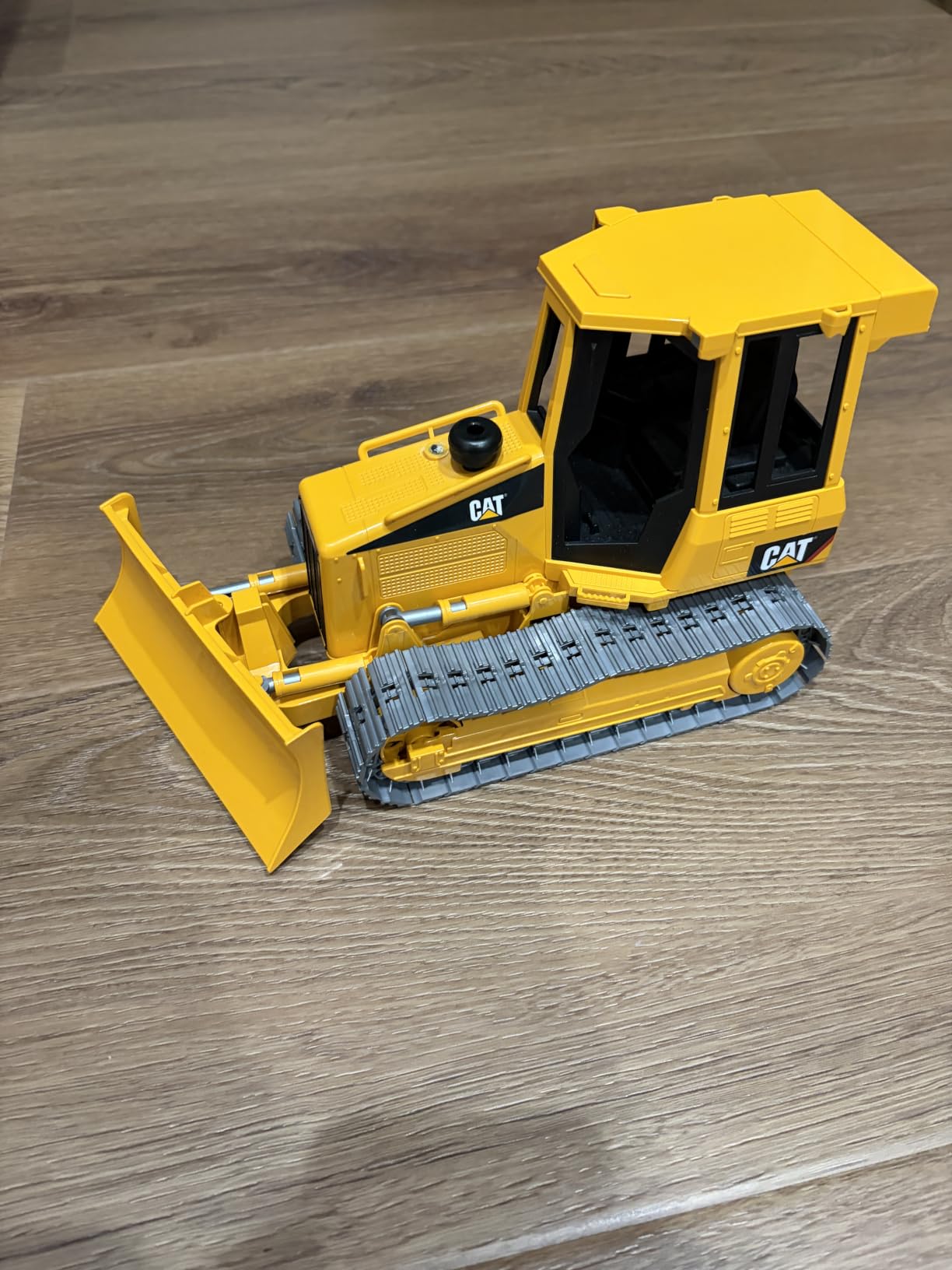 Bruder 02444 Cat Track-Type Tractor customer photo 2