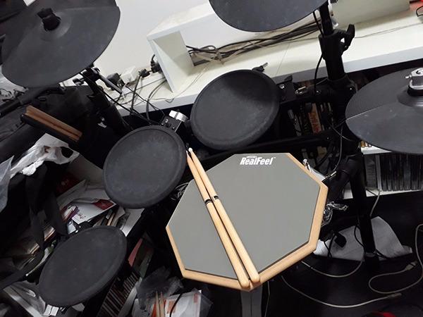 Evans RealFeel - Drum Practice Pad - Drum Pad - Drummer Practice Pad - Gum Rubber & Neoprene, 2 Sided, 12 Inch customer photo 2