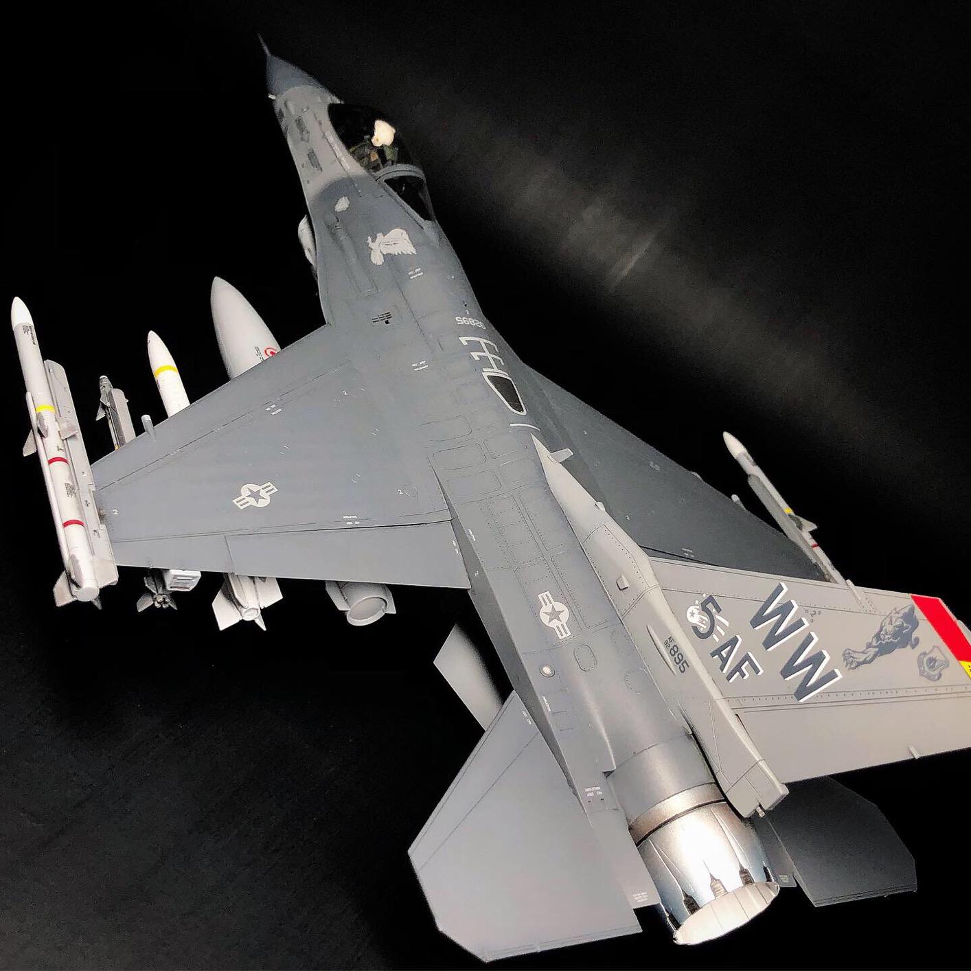 Tamiya 61098 1/48 Lockheed Martin F-16CJ Plastic Model Airplane Kit customer photo 1