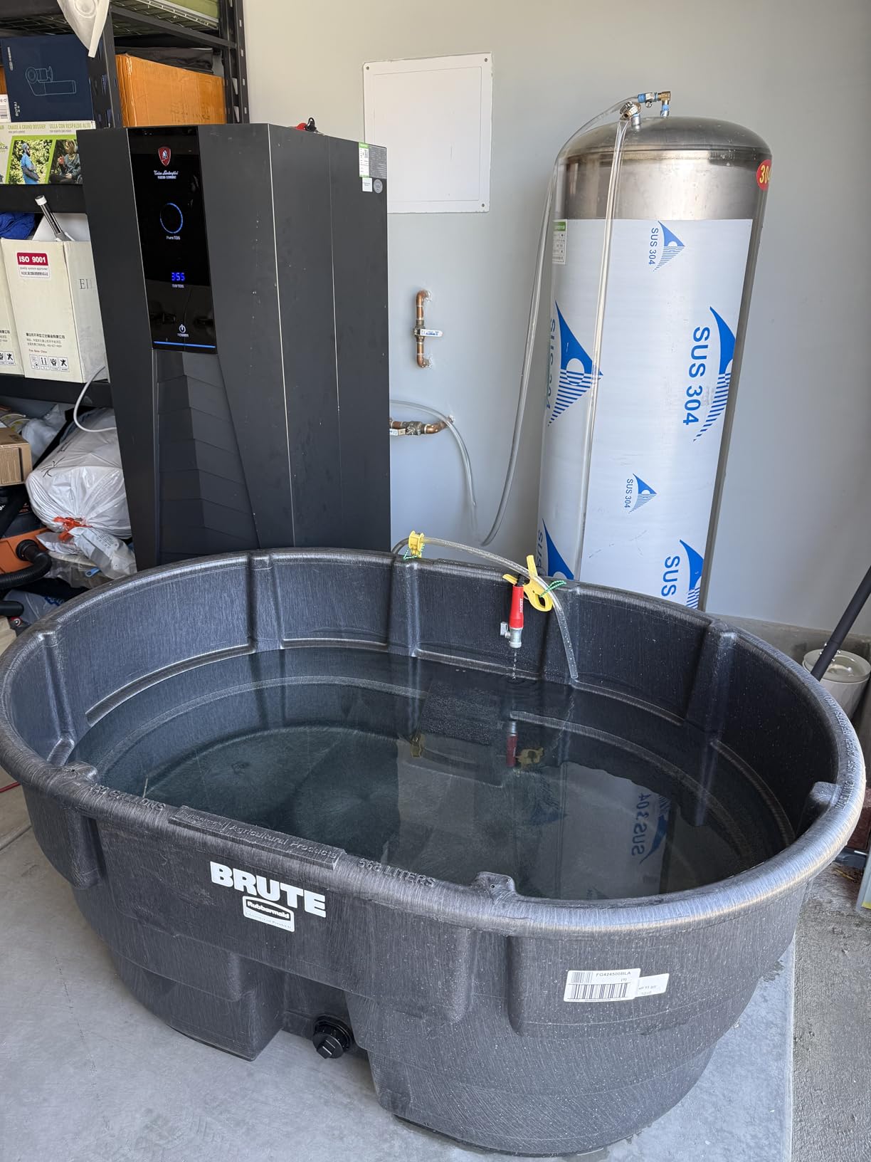 Rubbermaid Commercial Products Stock Tank, 50-Gallons, Structural Foam, Heavy Duty Container, for Livestock/Animal/Cattle Feed & Water, Outdoor Homemade Pool/Hot Tub/Bathtub, & Pet Cleaning/Dog Wash customer photo 2
