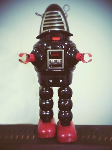 Sparking Planet Robot (Colours May Vary) - Tin Collectable customer photo 1