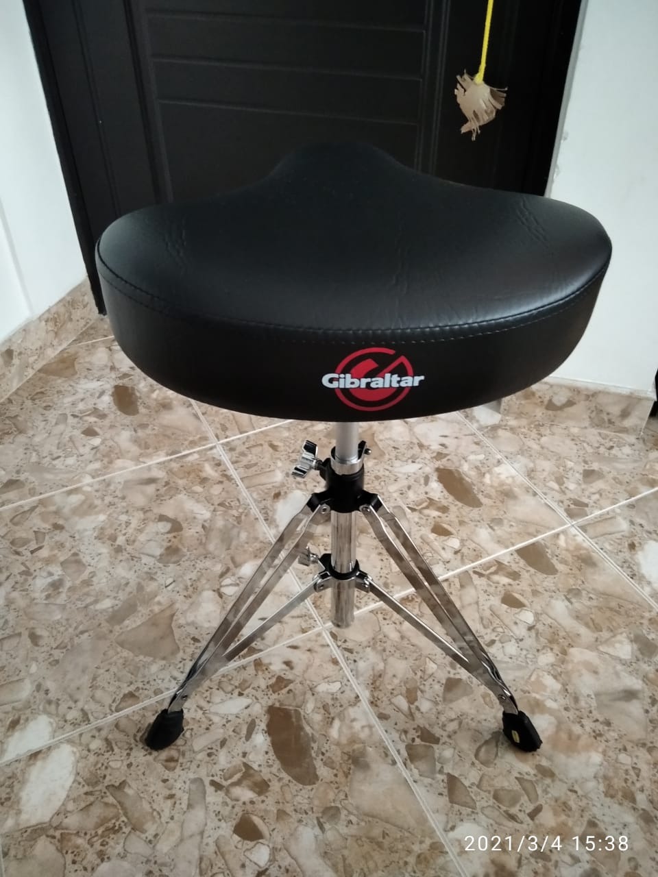 Gibraltar Drum Throne with Adjustable Height Motorcycle-Style Seat, Double-Braced Legs, Sturdy Drum Stool for Drummers, Comfortable Cushion for Practice or Performance (6608) customer photo 2