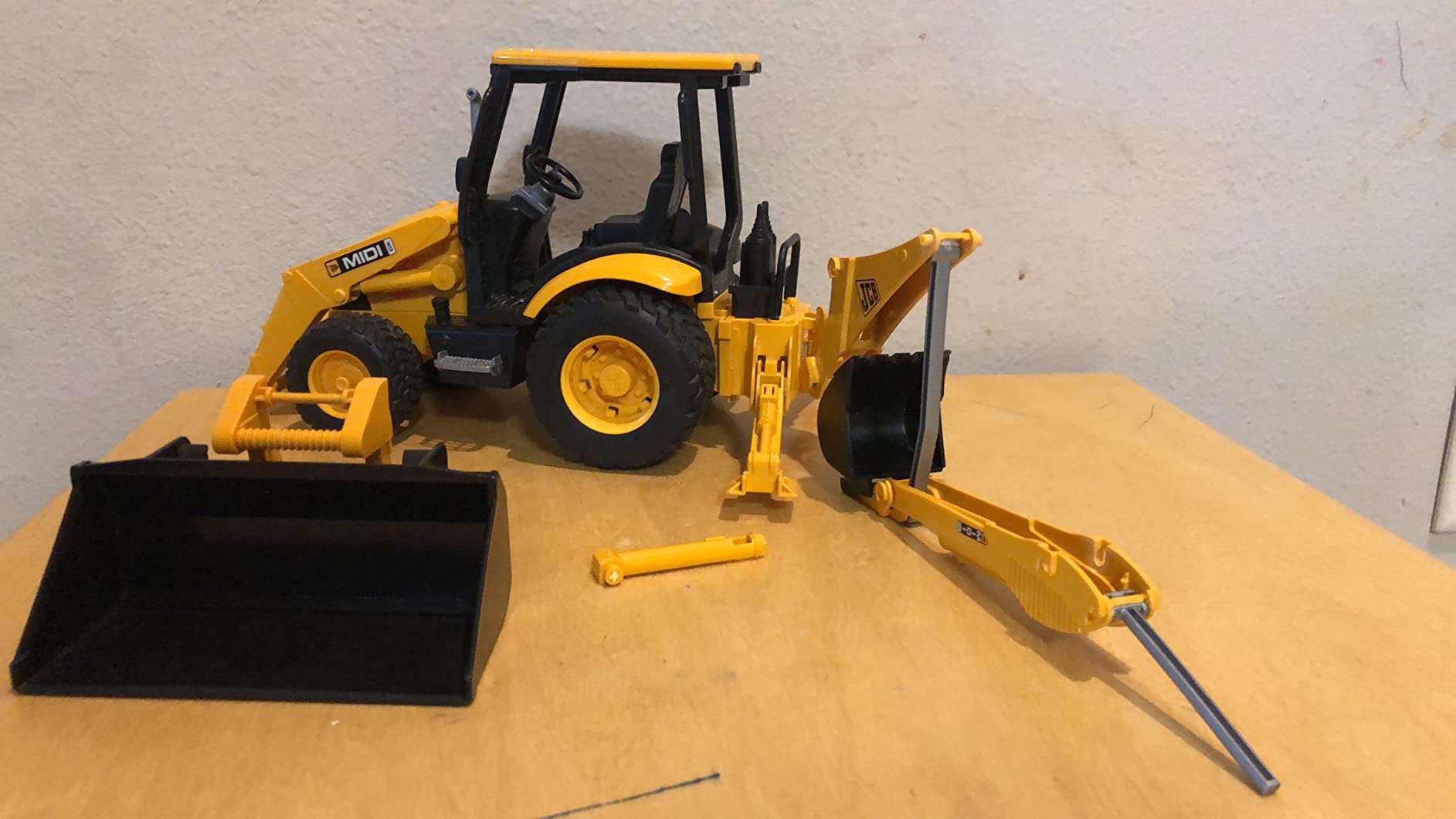 Bruder 02427 JCB Midi CX Loader Backhoe customer photo 1