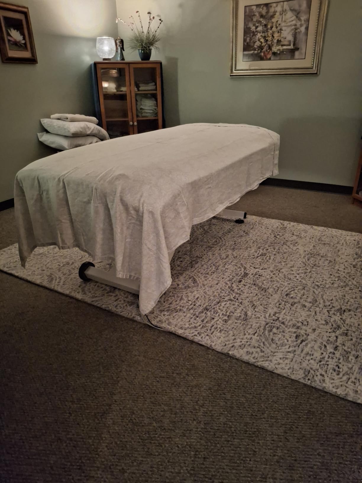 EarthLite Ellora Electric Lift Massage Table, Flat Table Top, Made in USA, 32