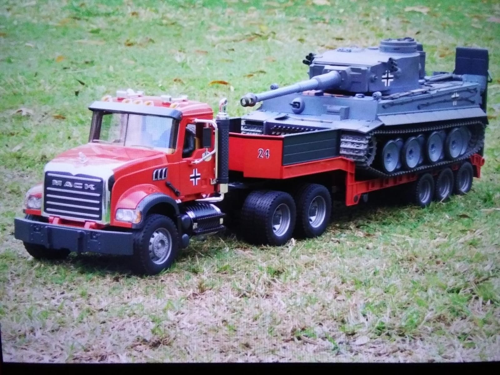 Bruder 02813 Mack Granite Flatbed Truck with JCB Loader Backhoe customer photo 1