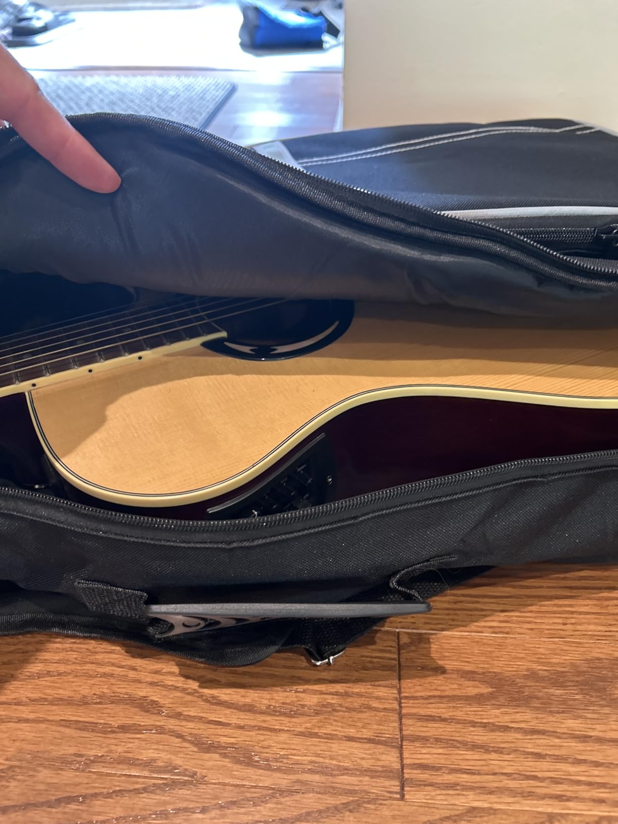 Gator Cases Foam Padded Guitar Gig Bag, Fits Classical Guitars up to 40.5 in Length (GBE-CLASSIC) customer photo 2