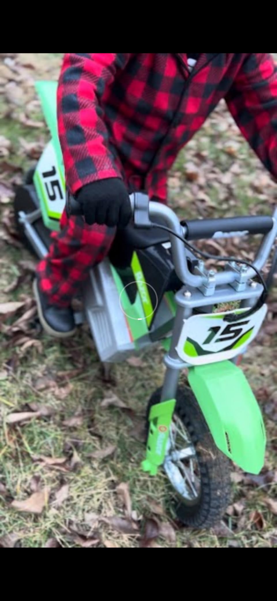 Razor MX400 Dirt Rocket Electric Bike for Kids Ages 8+, 140 Pounds Max Weight, Green – 24-Volt Battery, up to 14 Mph, 30-Minute High Speed Ride Time, Twist-Grip Throttle, 12-Inch Pneumatic Tires customer photo 2