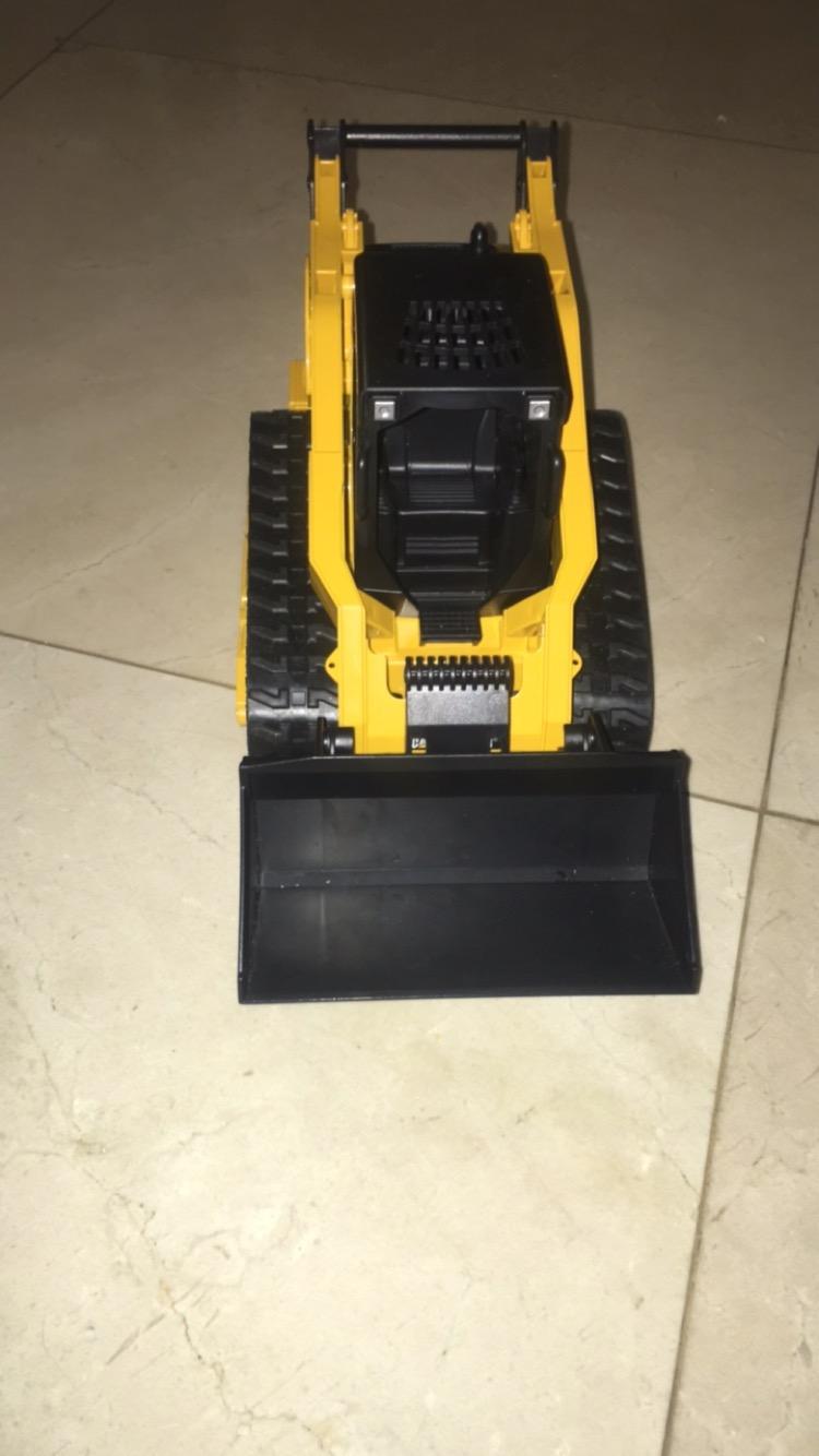 Bruder 02137 Construction Realistic CAT Compact Track Loader with Adjustable and Lockable Loading Arm and Moveable Rubber Chains - Ages 3+ customer photo 1