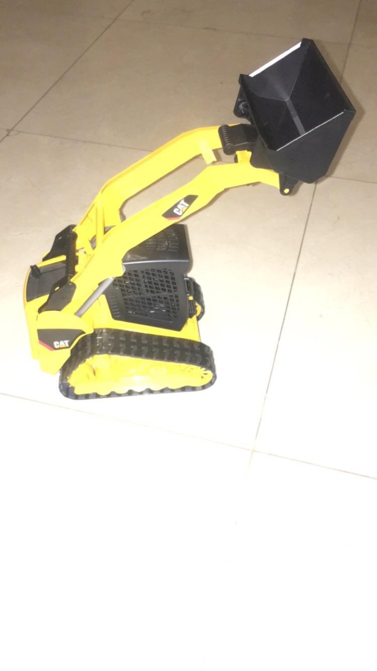 Bruder 02137 Construction Realistic CAT Compact Track Loader with Adjustable and Lockable Loading Arm and Moveable Rubber Chains - Ages 3+ customer photo 2