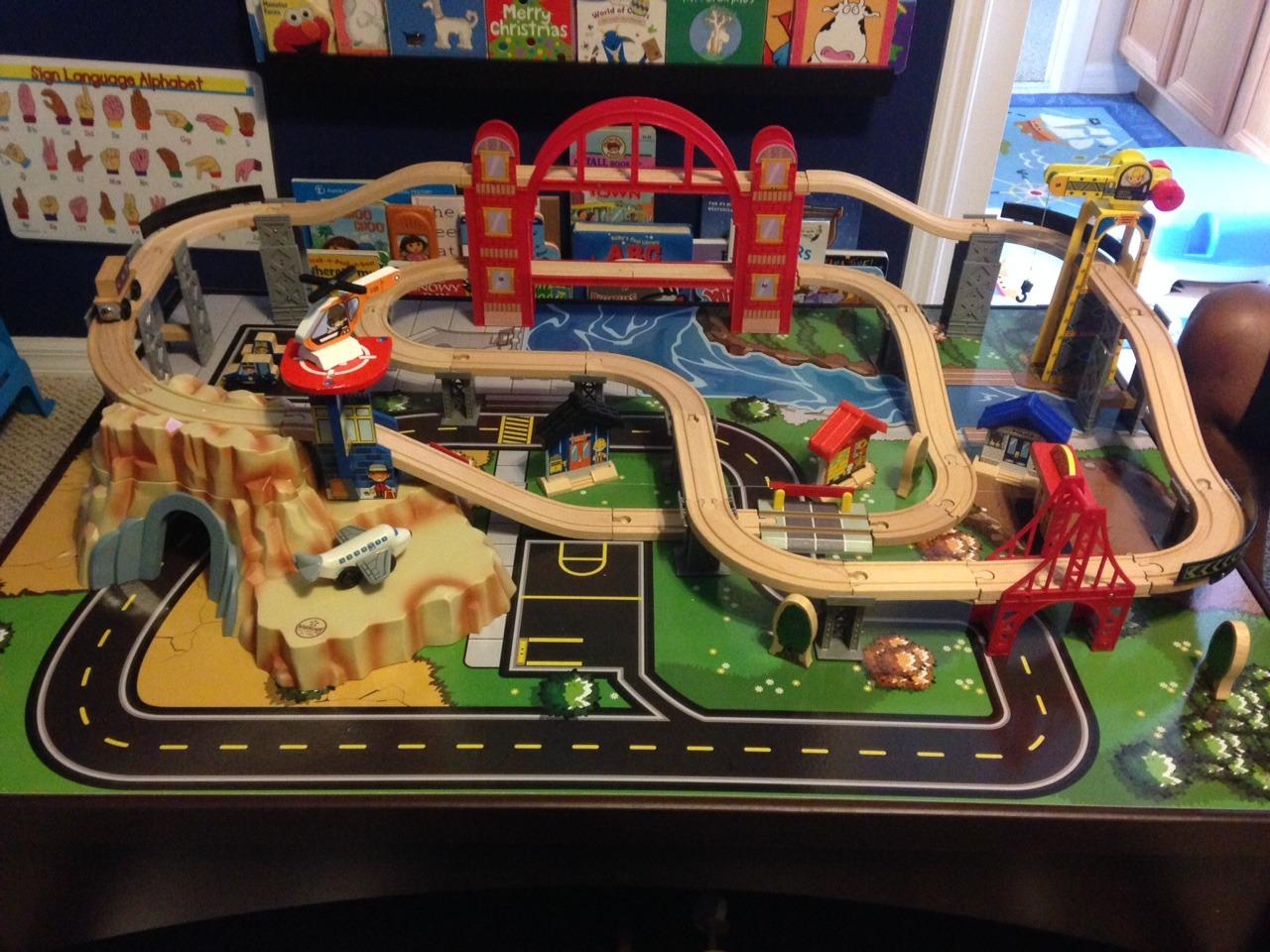 KidKraft Metropolis Wooden Train Set & Table with 100 Pieces and Storage Drawer - Espresso customer photo 1
