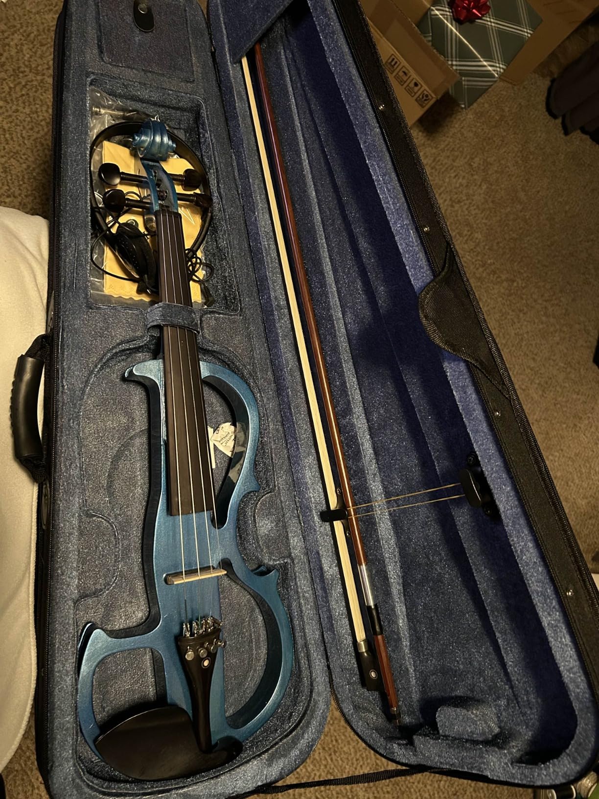 Cecilio Silent Electric Solid Wood Violin Kit with Ebony Fittings, Full Size 4/4 Electric Violin for Beginner and Professional Musicians, Black Metallic customer photo 2