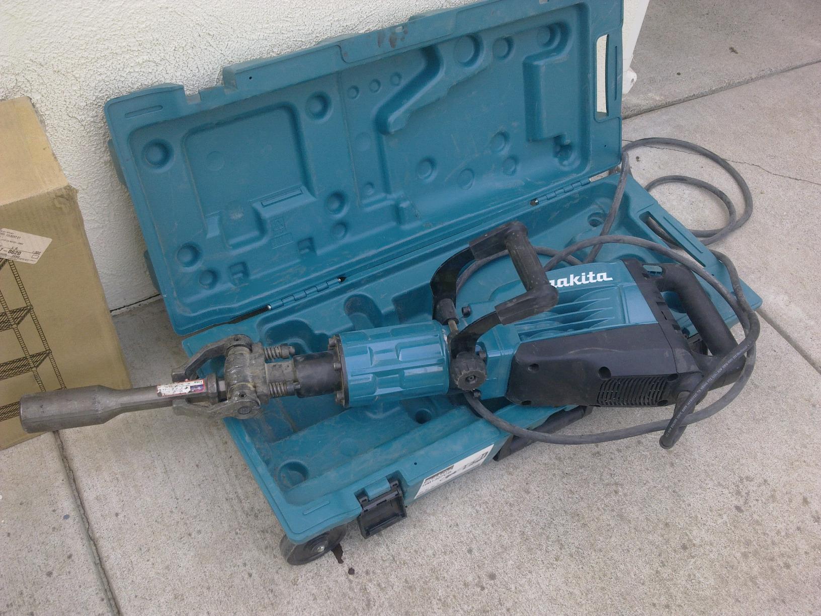 Makita HM1307CB 35 lb. Demolition Hammer, accepts 1-1/8