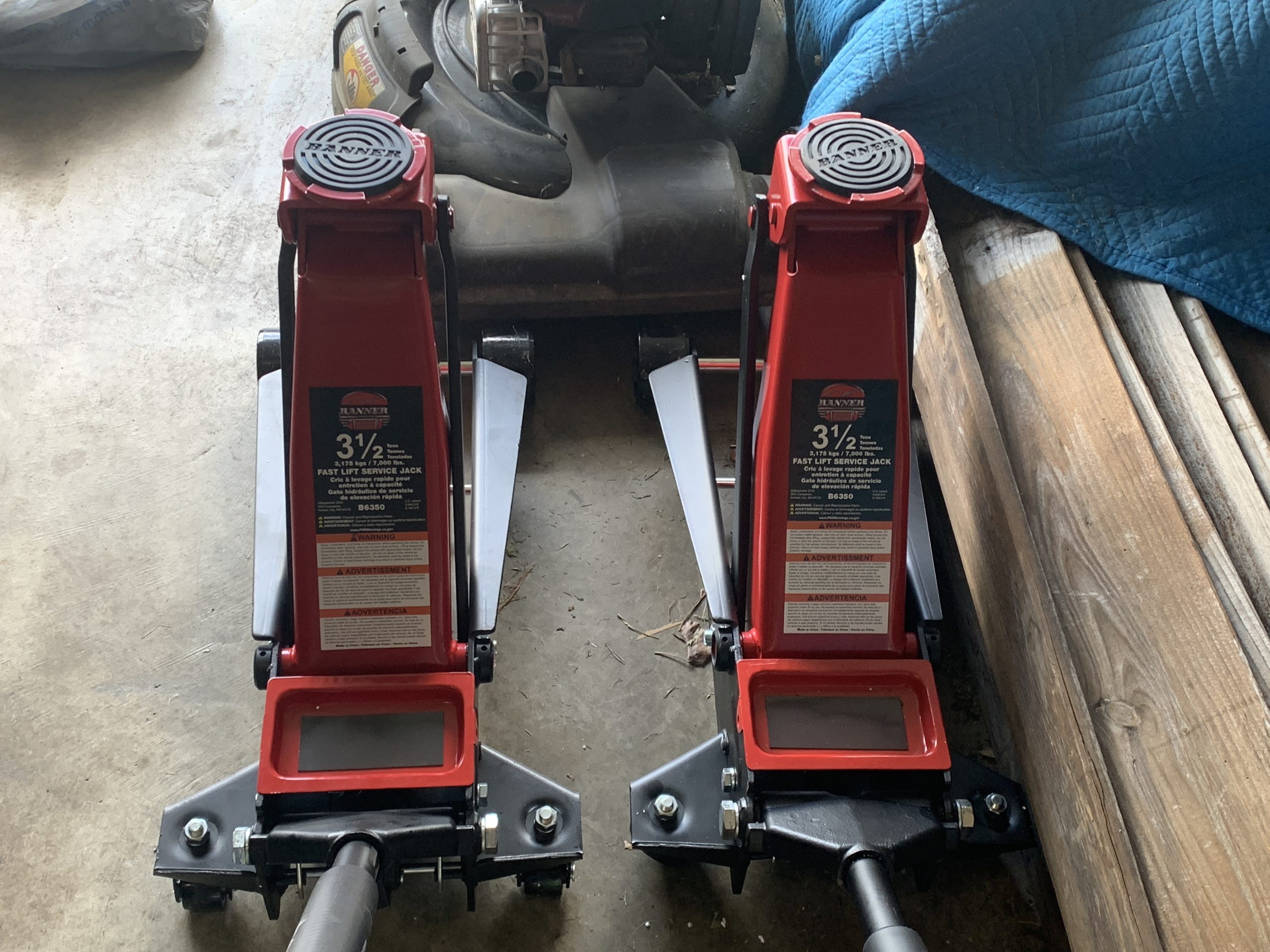 Blackhawk B6350 Black/Red Fast Lift Service Jack - 3.5 Ton Capacity customer photo 2