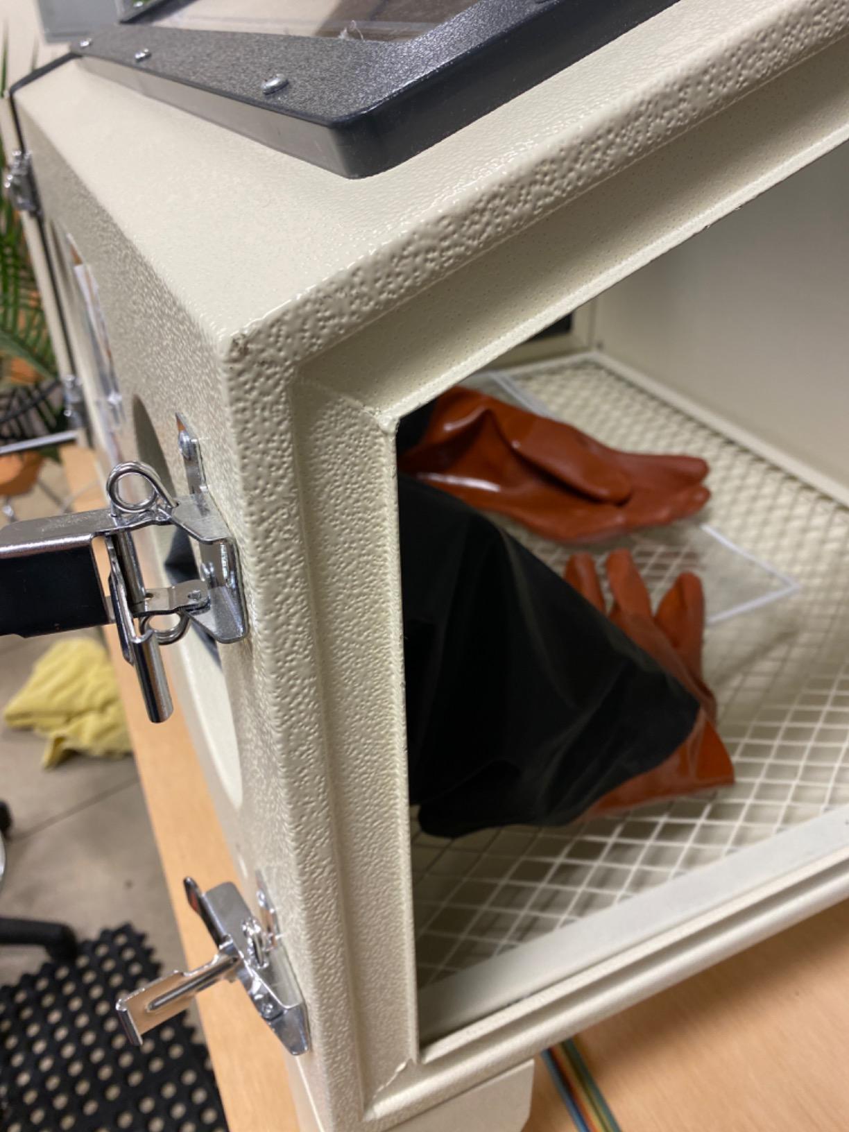 Shop Fox M1114 Benchtop Sandblaster customer photo 2