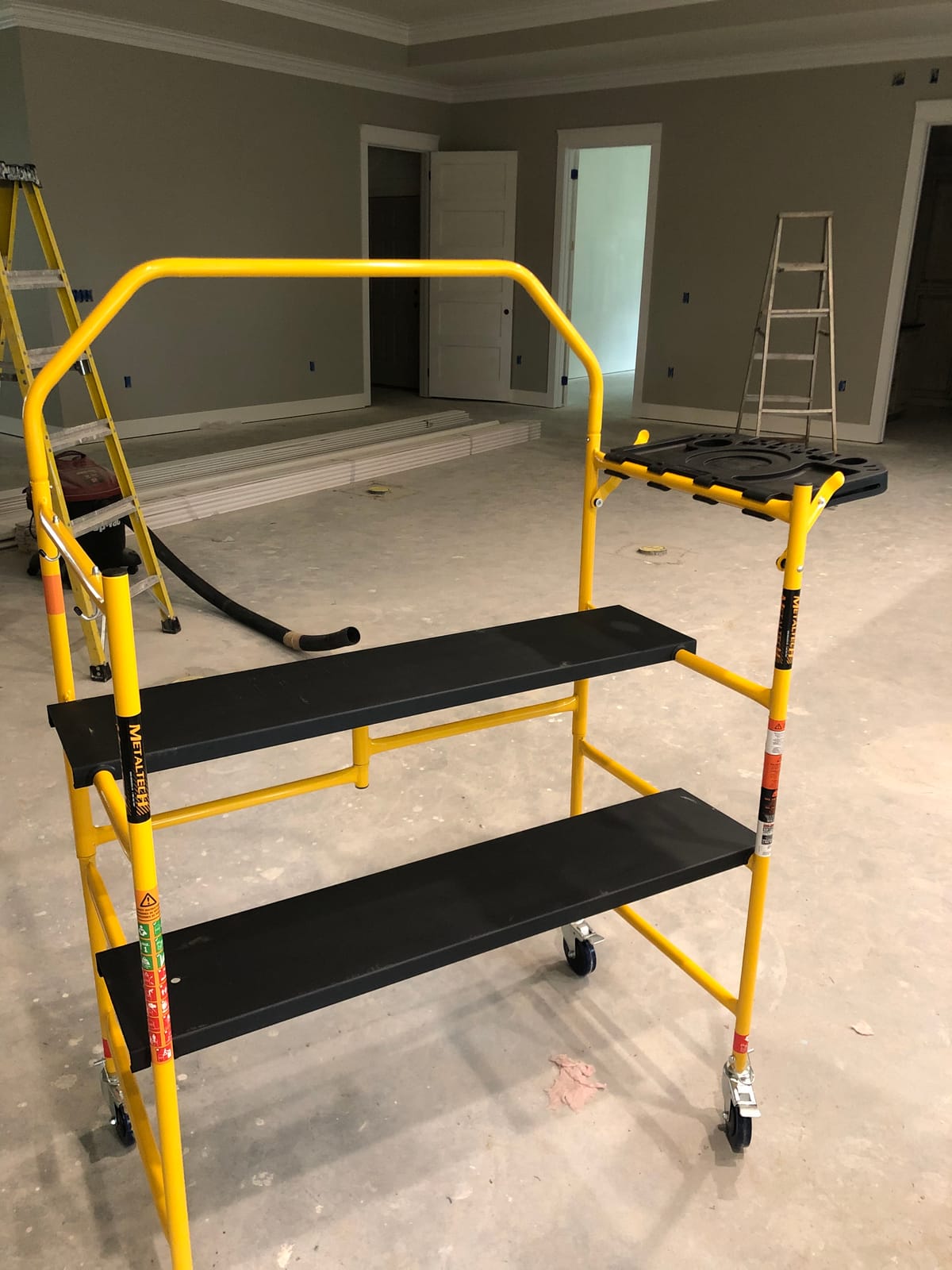 MetalTech 4 Ft Scaffolding Platform, Adjustable, Foldable and Rolling Scaffold Platform with 4-Inch Locking Wheels for Construction & DIY Projects customer photo 1