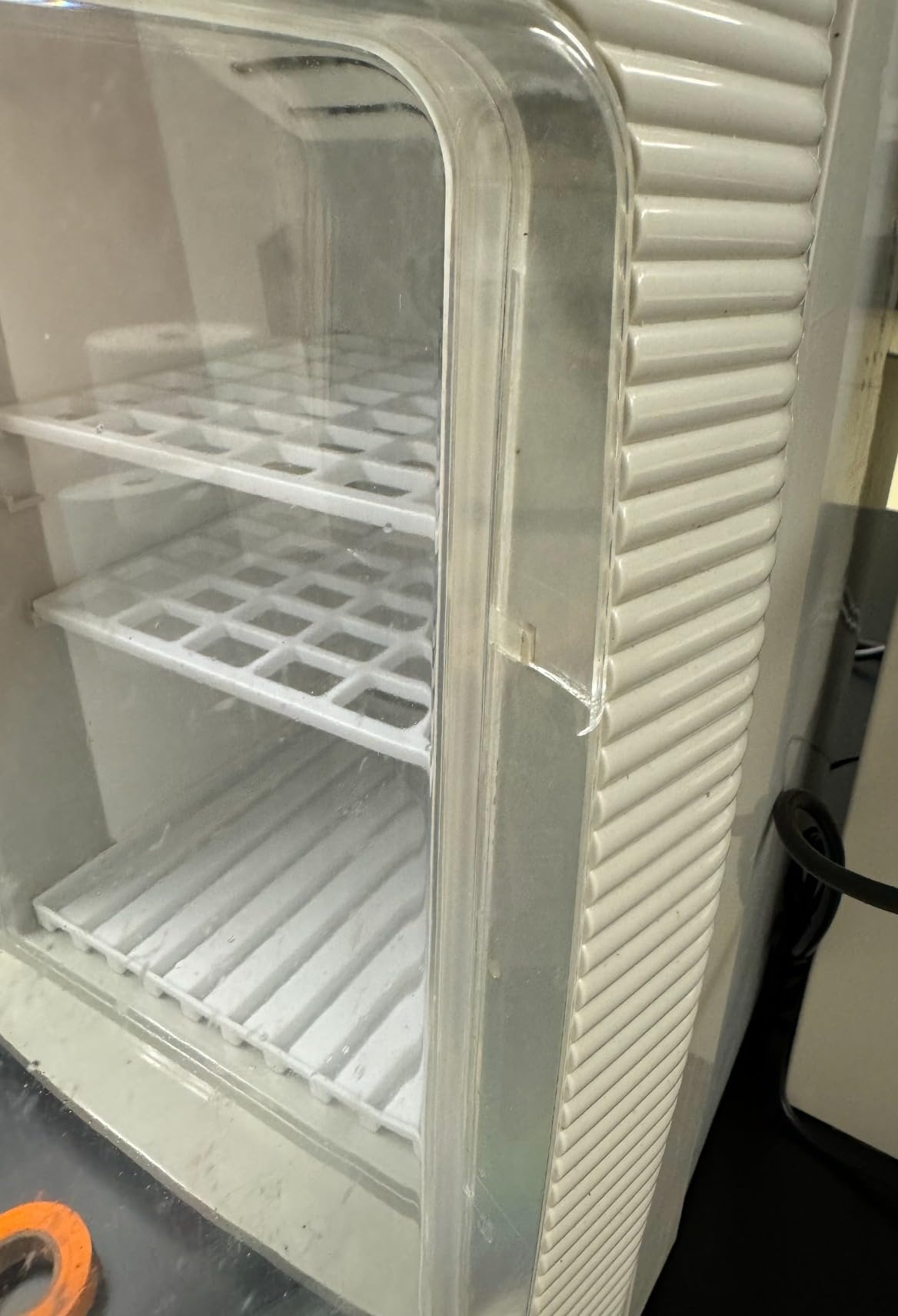 Benchmark Scientific H2200-H MyTemp Mini Digital Incubator, 0.75 Cubic Foot/20L Capacity, Heat only, Ambient + 1 to 60 Degrees C Temperature Range, 100-240V, with US Plug customer photo 2