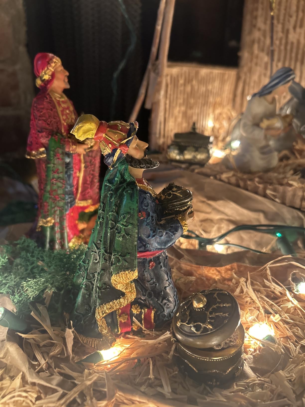 Three Kings Gifts 11-Piece Real Gold Christmas Nativity Scene Set, 10-Inch Scale Polystone Holy Family, Magi Wise Men, Angel, and Shepherds, Complete Holiday Tabletop Creche Figures Display customer photo 2