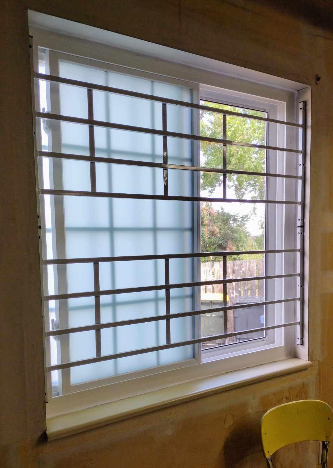 Segal S 4767 Carbon Steel Fixed 4-Bar Window Grill for Home Security and Child Safety, 21-1/4 In., Black customer photo 2