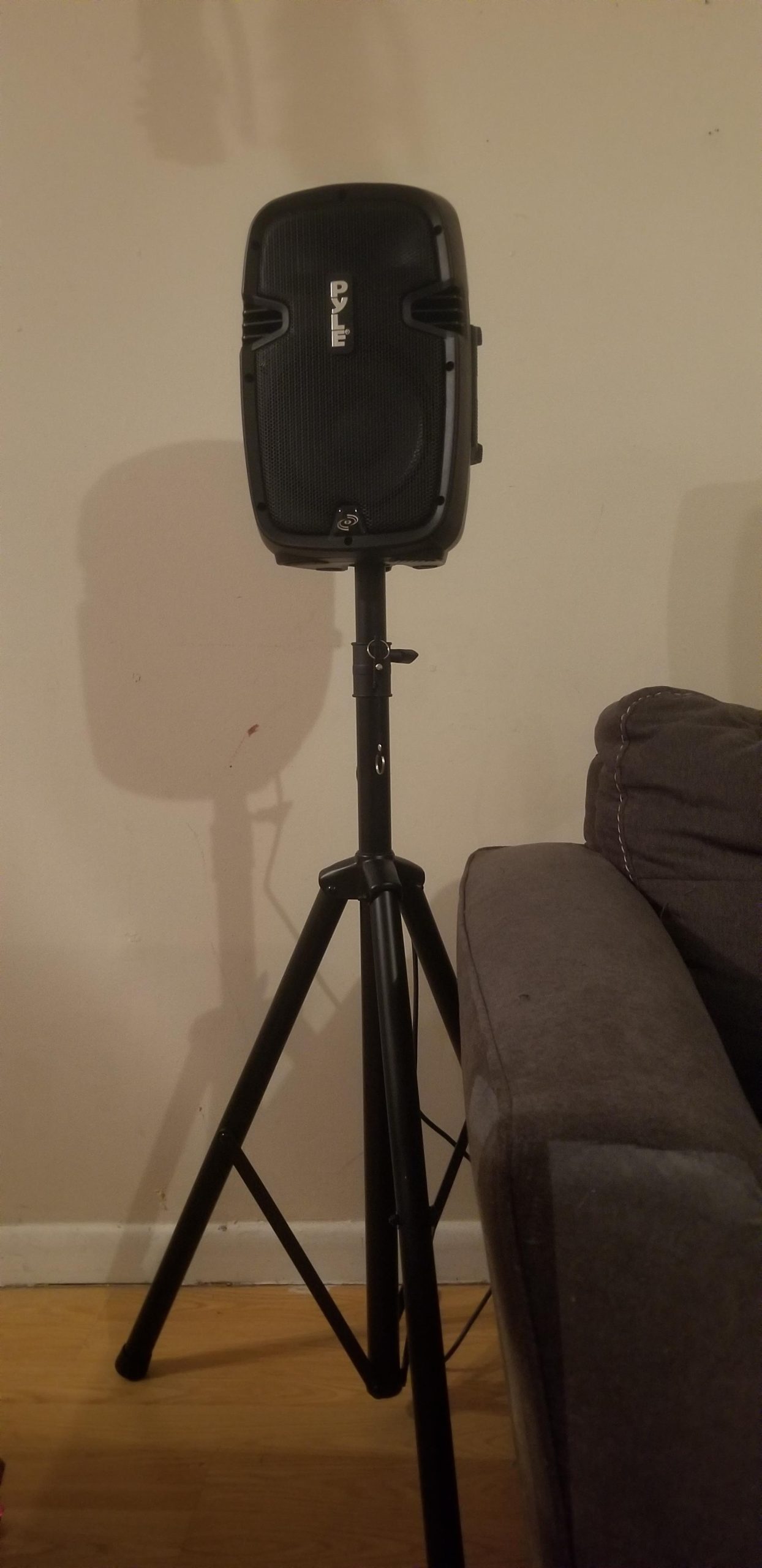 Pyle Powered Active PA System Loudspeaker Bluetooth w/ Microphone 8-Inch Bass Subwoofer Stage Speaker Monitor Built-in USB for MP3 Amplifier DJ Party Portable Sound Equipment (PPHP837UB) customer photo 1