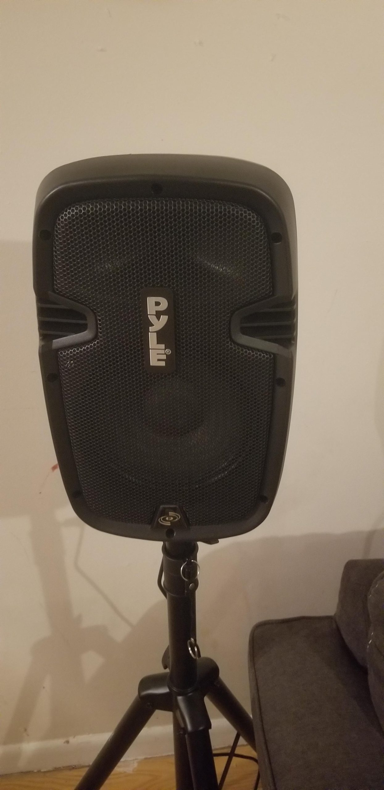 Pyle Powered Active PA System Loudspeaker Bluetooth w/ Microphone 8-Inch Bass Subwoofer Stage Speaker Monitor Built-in USB for MP3 Amplifier DJ Party Portable Sound Equipment (PPHP837UB) customer photo 2