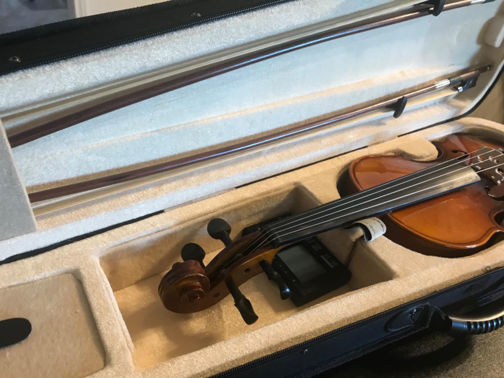 Cecilio 4/4 Violin Solidwood Violin with Strings, Bow, Rosin, Tuner, Shoulder Rest & Lesson Book customer photo 2
