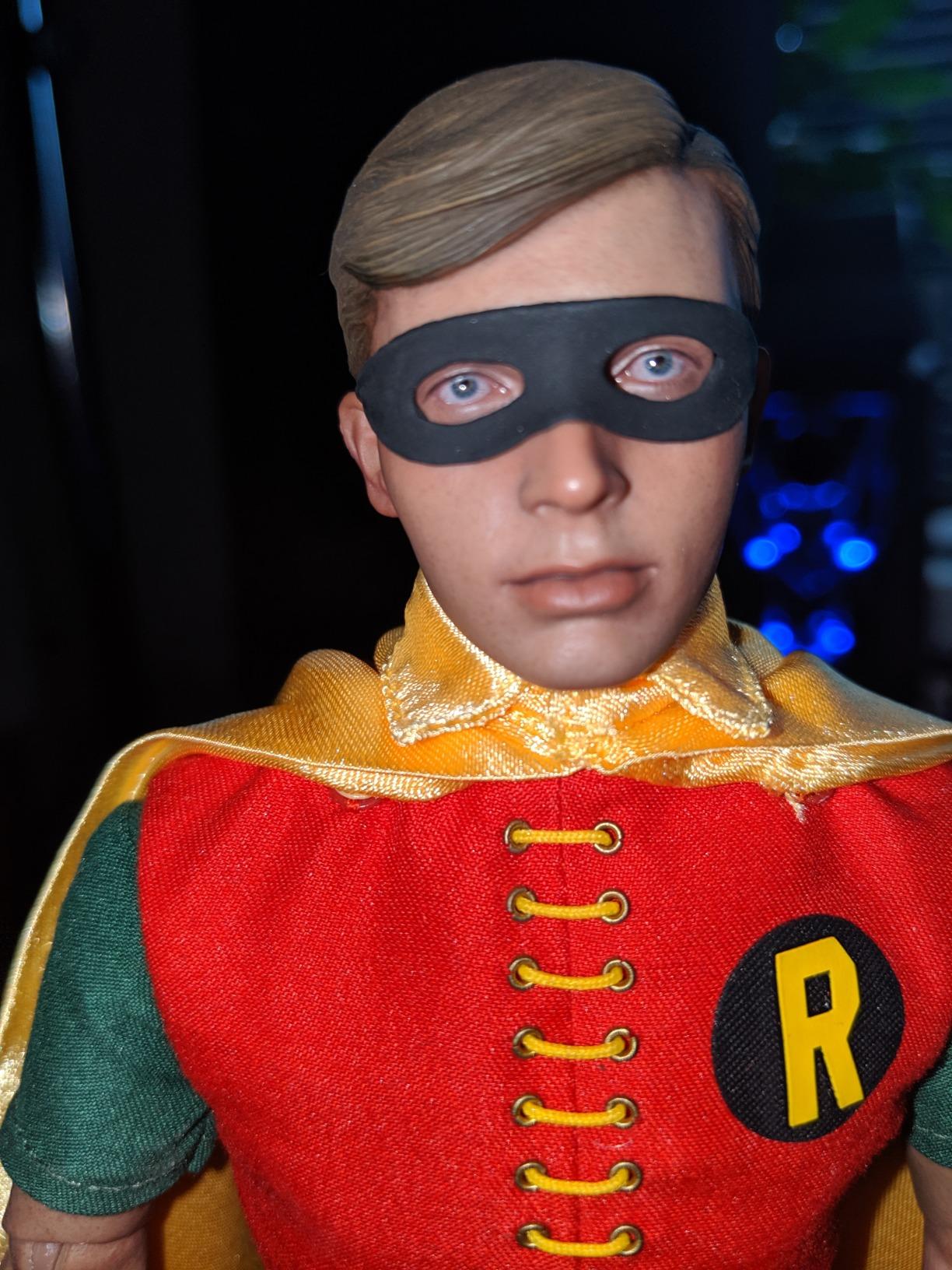 DC Comics Batman 1966 Robin Sixth Scale Figure customer photo 1