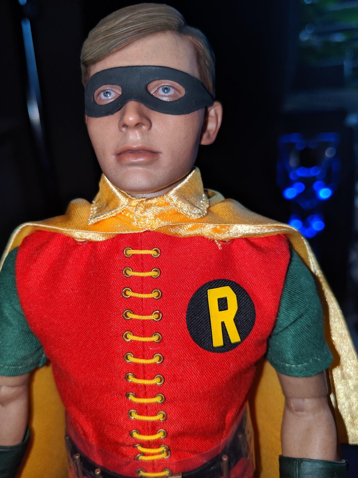 DC Comics Batman 1966 Robin Sixth Scale Figure customer photo 2