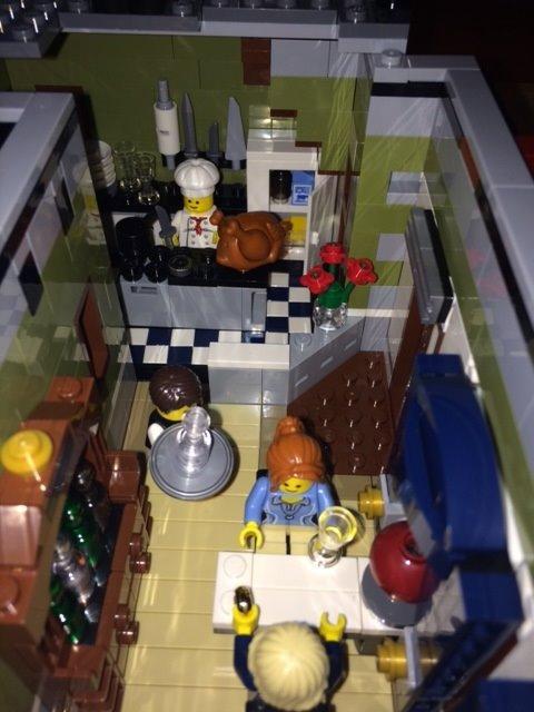 LEGO Creator Expert 10243 Parisian Restaurant (2,469 Pieces) customer photo 1