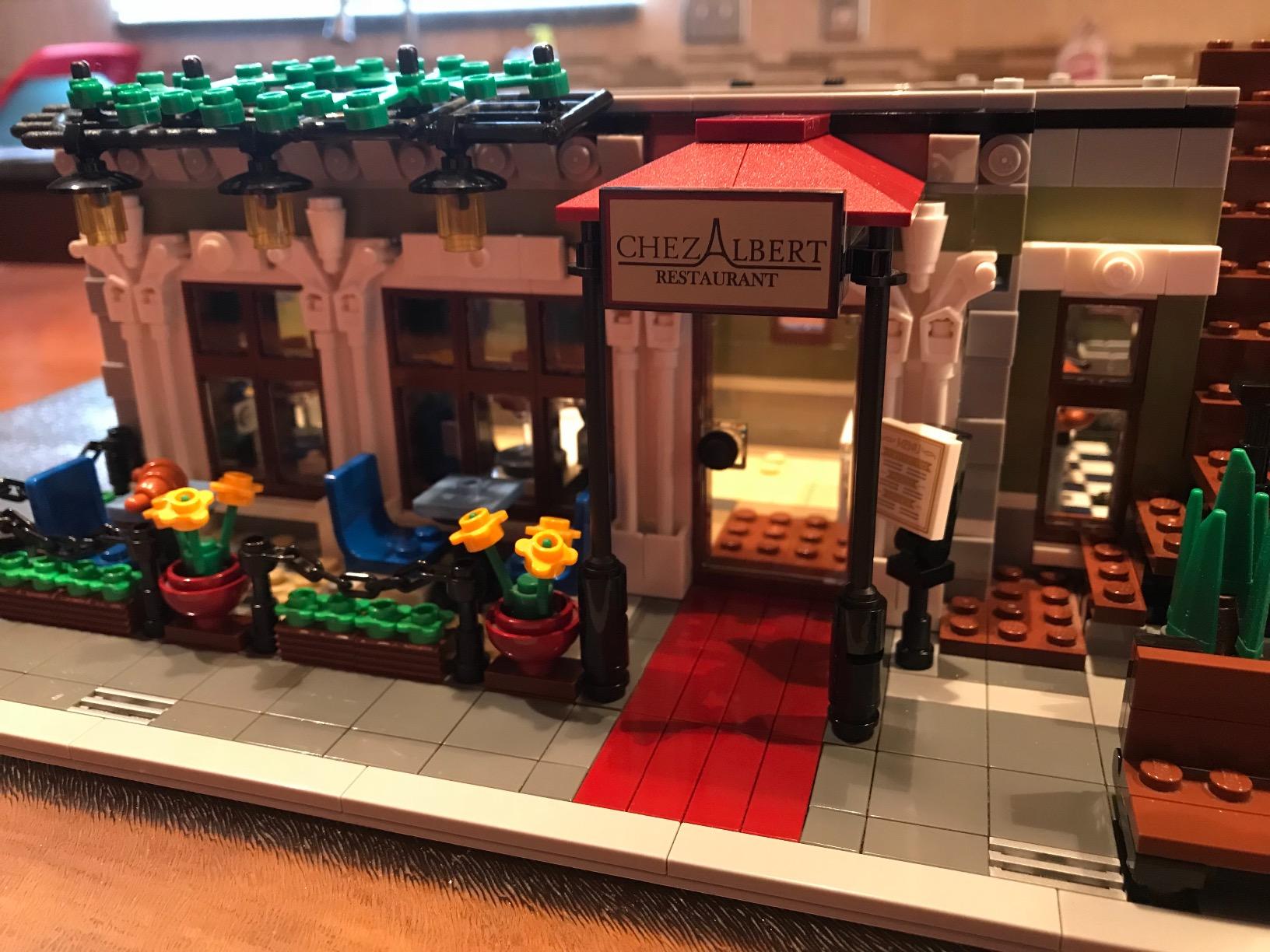 LEGO Creator Expert 10243 Parisian Restaurant (2,469 Pieces) customer photo 2