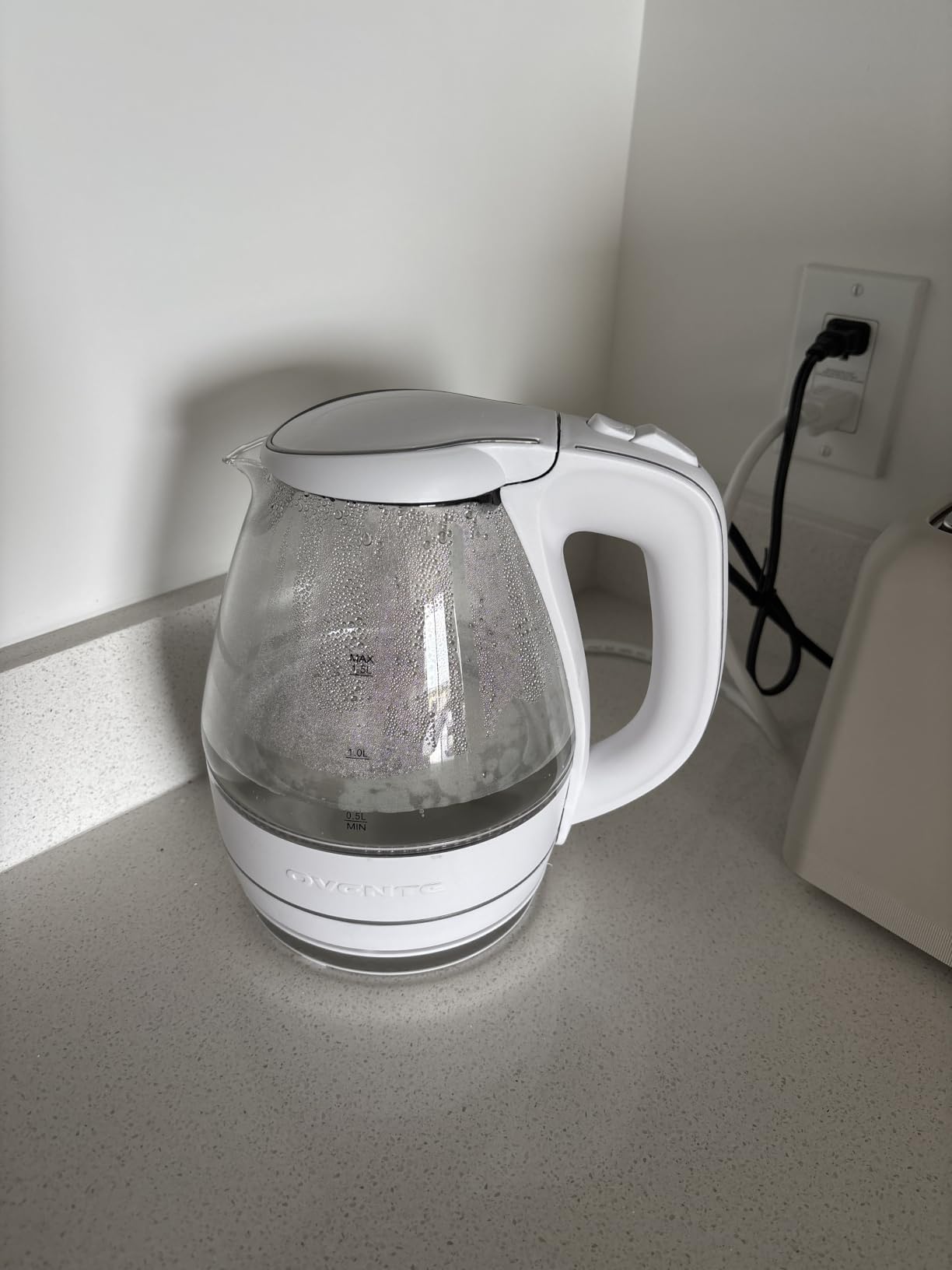 OVENTE 1.5L Glass Electric Kettle Water Boiler, White KG83W | 1100W Fast Boiling, Borosilicate Glass, BPA-Free, Blue LED, Auto Shut-Off, Boil-Dry Protection, Removable Filter, 360° Base customer photo 1
