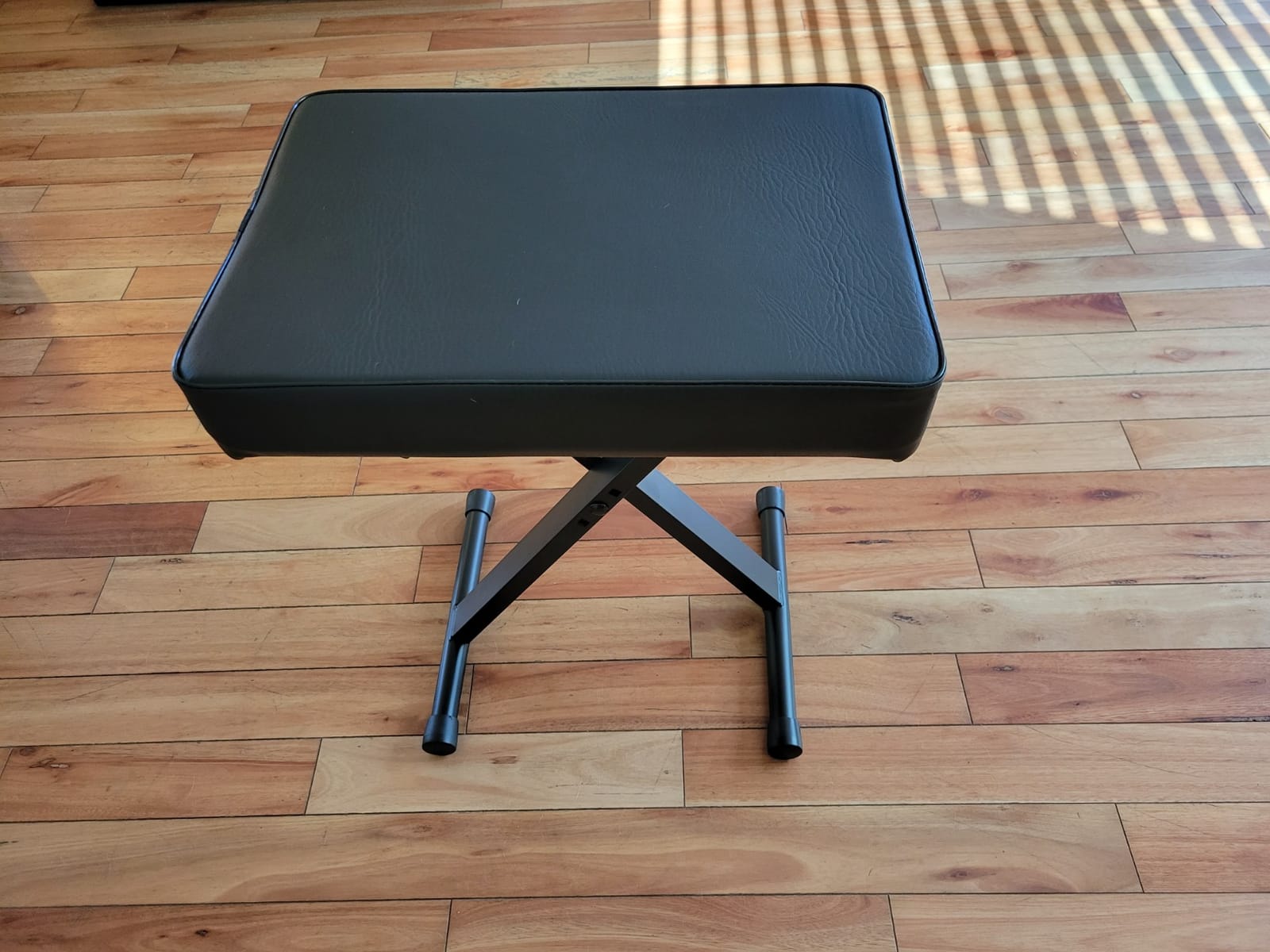 Yamaha OEM PKBB1 Adjustable Padded Keyboard X-Style Bench, Black, 19.5 inches customer photo 1
