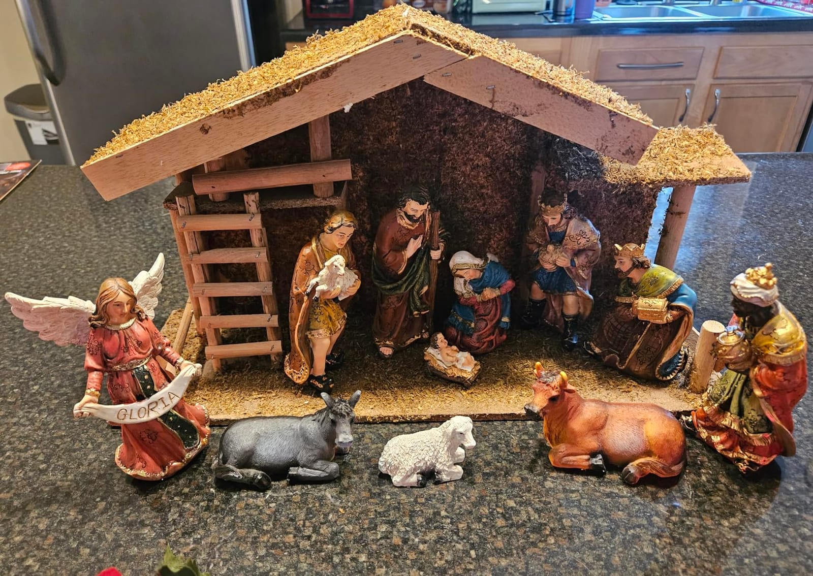 Kurt Adler 12-Piece Nativity Set with Wooden Stable customer photo 1