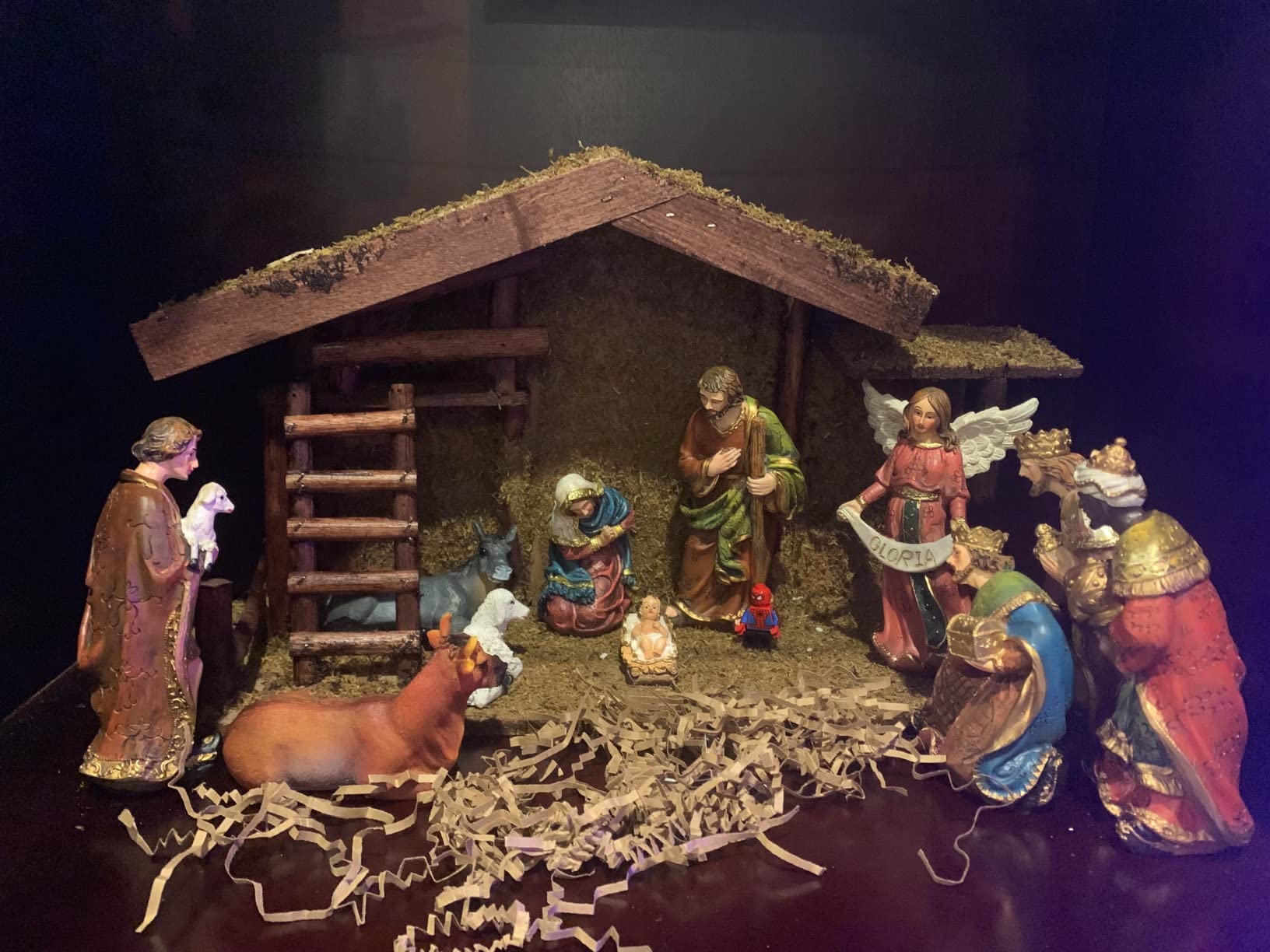 Kurt Adler 12-Piece Nativity Set with Wooden Stable customer photo 2