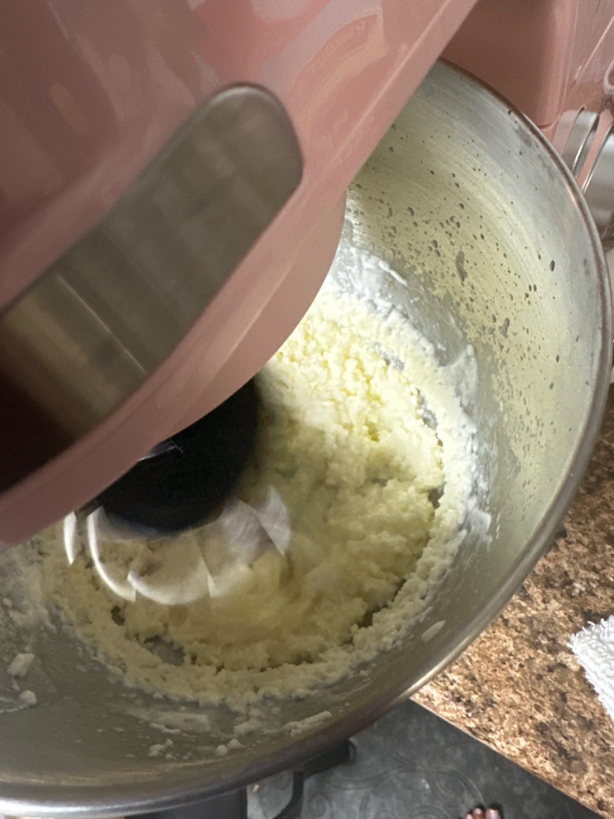 Hamilton Beach 4 Quart Electric Stand Mixer With 7 Speeds | Planetary Mixing For Full Bowl Coverage | Splash Guard | 300 Watts | Whisk, Flat Beater, Dough Hook | Black customer photo 1