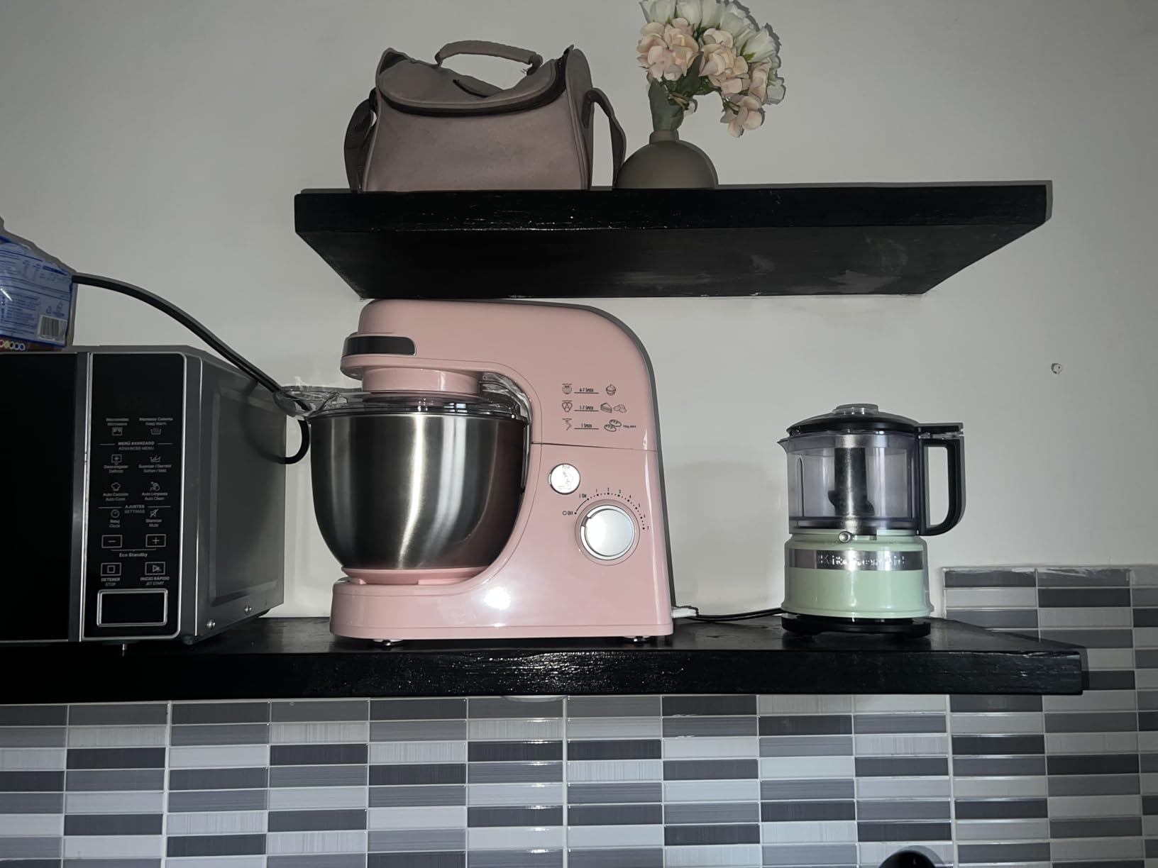 Hamilton Beach 4 Quart Electric Stand Mixer With 7 Speeds | Planetary Mixing For Full Bowl Coverage | Splash Guard | 300 Watts | Whisk, Flat Beater, Dough Hook | Black customer photo 2