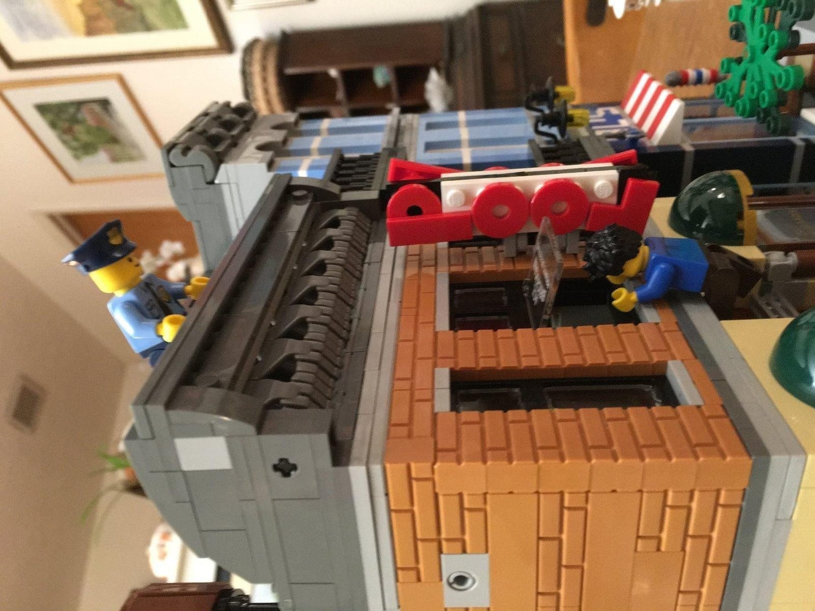 LEGO Creator Expert Detective's Office 10246 customer photo 1