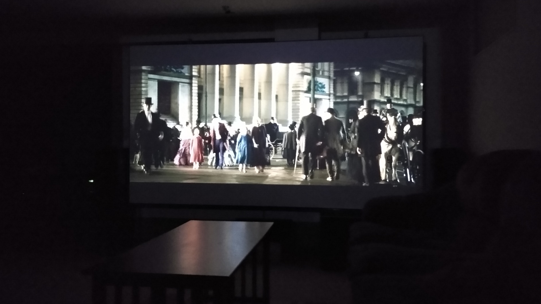 Elite Screens Aeon Edge-Free 120